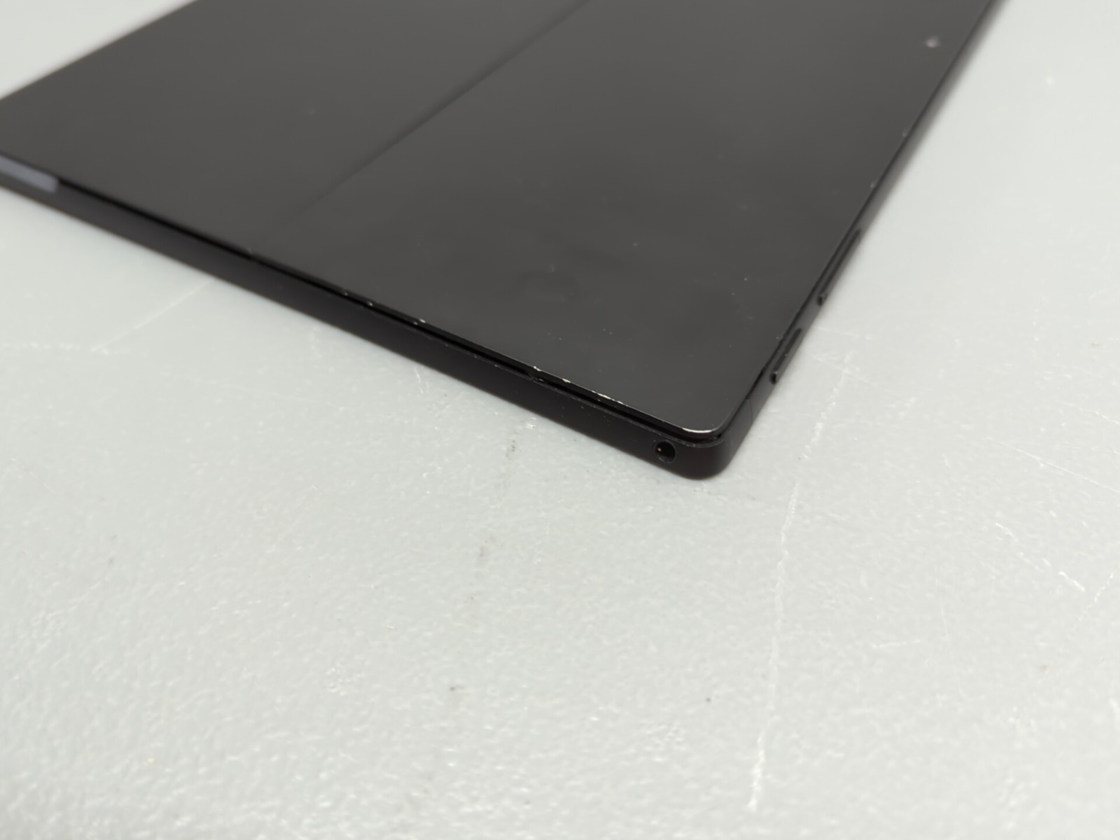 Microsoft Surface Pro 7 i5 8GB RAM 256GB SSD 12.3″ Tablet – White Spots on LCD