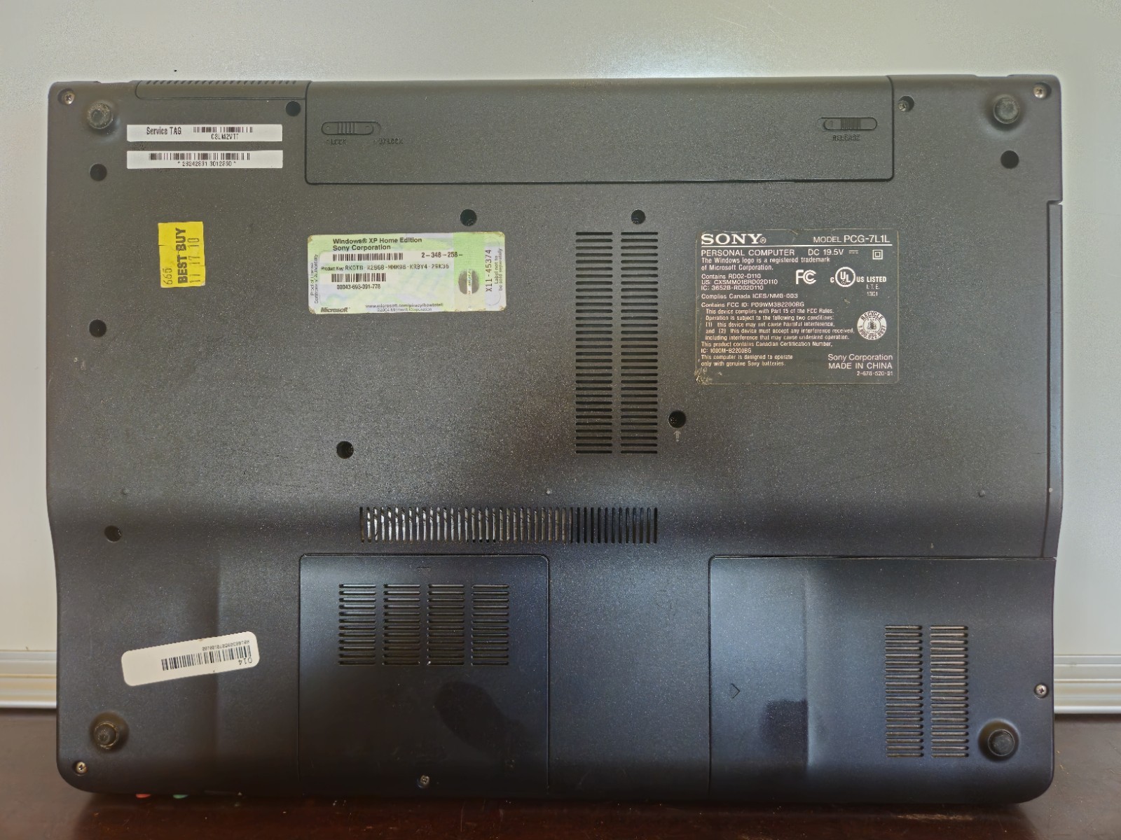 Sony VAIO, model PCG-7L1L / Good Condition / Powers On, Good For Repair Or Parts
