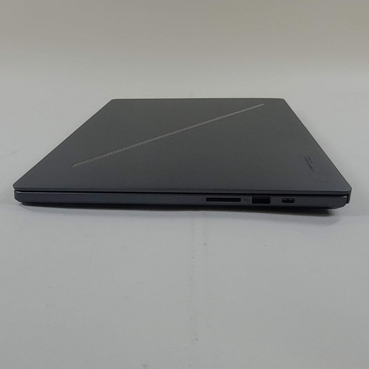 Asus ROG Zephyrus G16 GU605C 16″ Core Ultra 9 285H 3.0GHz 32GB RAM 1TB SSD