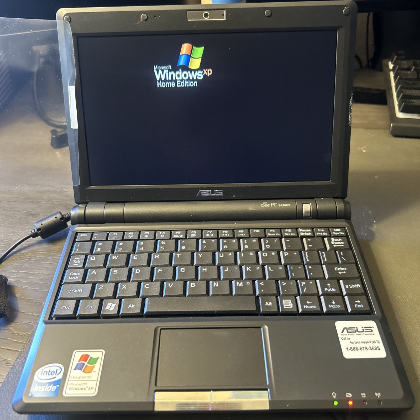 ASUS Eee PC 900 Vintage Netbook – Windows XP – Charger & Case Included