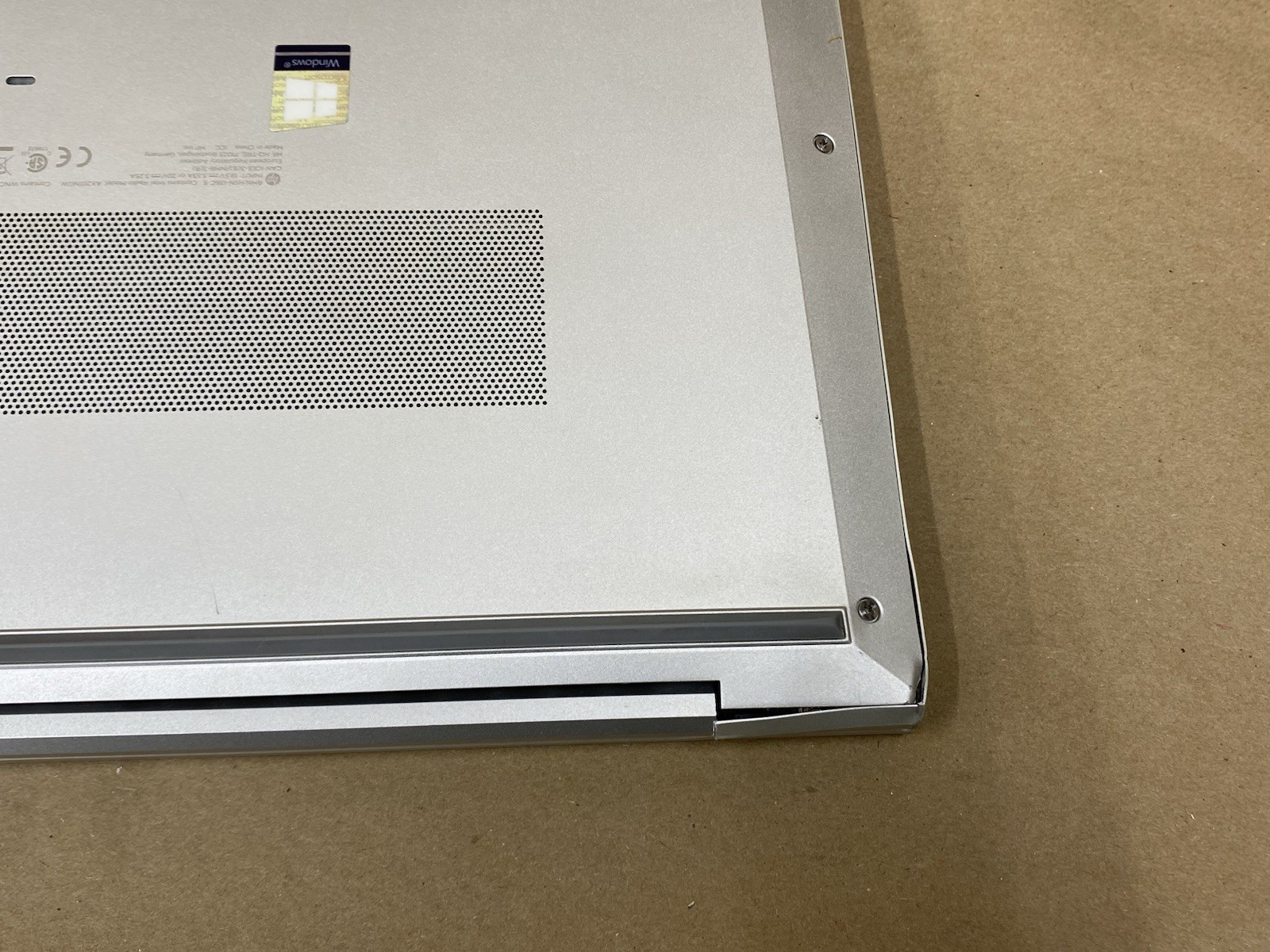 HP 850 G7 – 15.5″ FHD – Touch – i5-10310U – 8GB – 256GB SSD – Win 11 Pro – READ