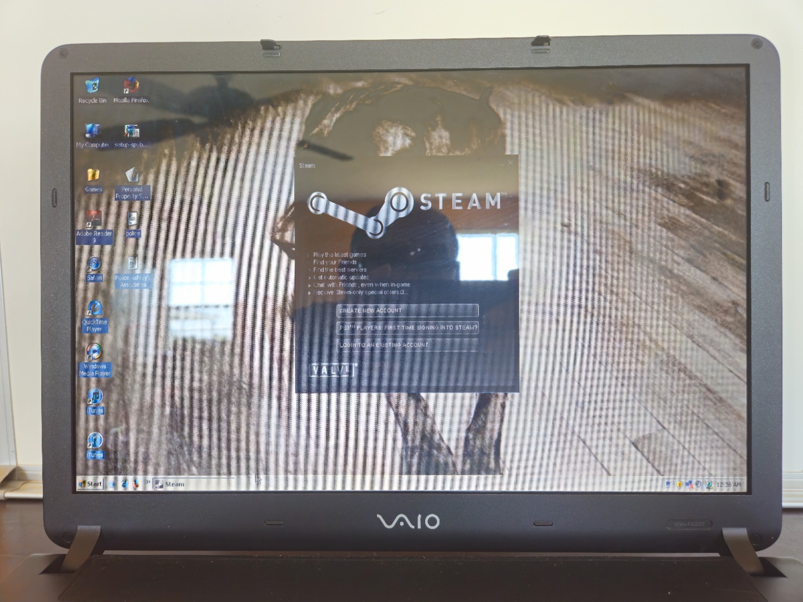 Sony VAIO, model PCG-7L1L / Good Condition / Powers On, Good For Repair Or Parts
