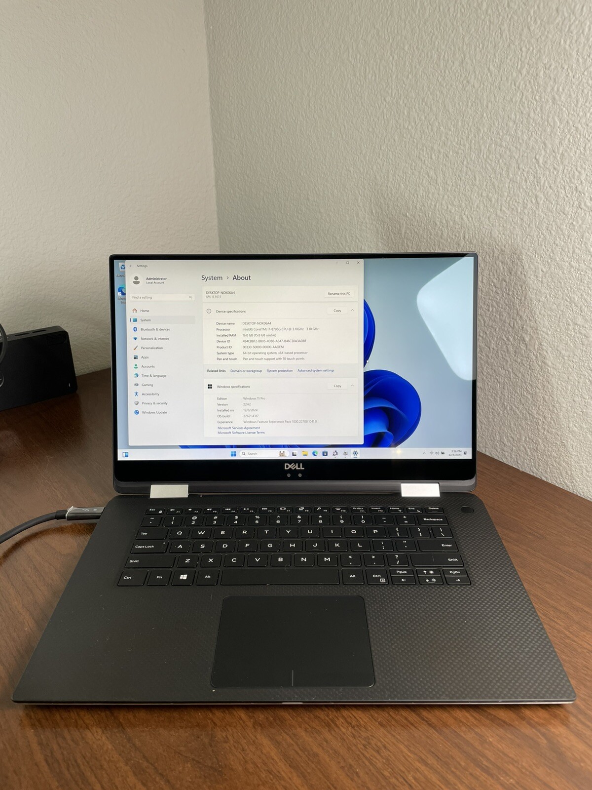 DELL XPS 15 9575 i7-8705G 3.1GHz 16GB RAM 512GB NVMe Radeon Vega Touch 2-in-1