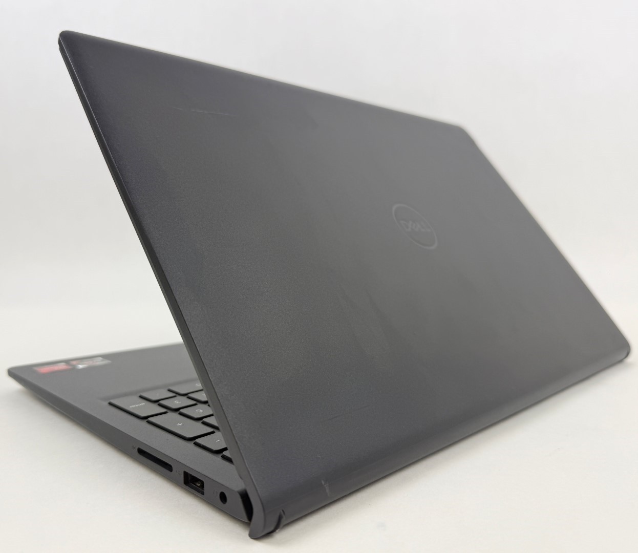 Dell 15 DC15255 15.6″ FHD Touch Ryzen 7 7730U 16GB 512GB SSD W11H -Crked plastic