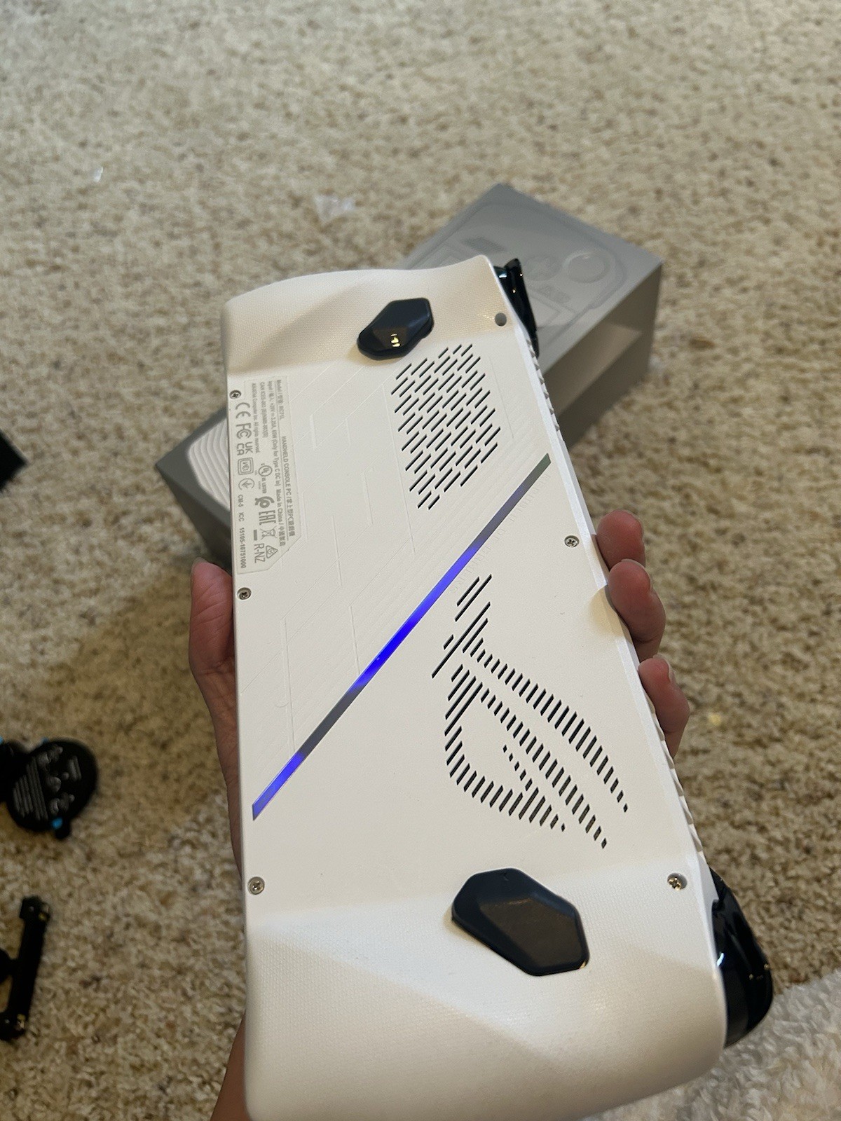 ASUS ROG Ally Z1 Extreme 512GB RC71L 16GB RAM Handheld Gaming Console White