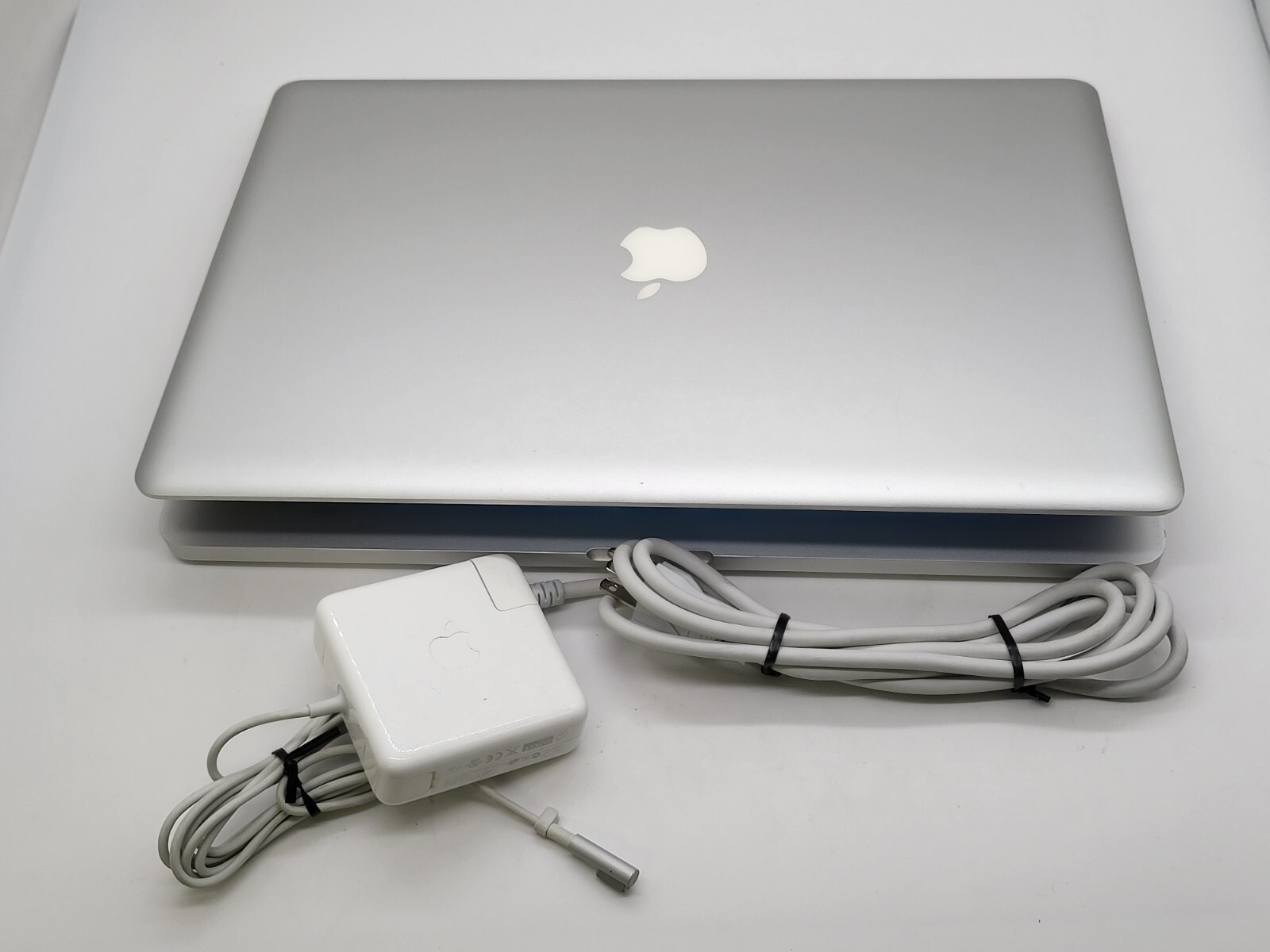 UPGRADED APPLE MacBook Pro 17” Core i7 TURBO 3.5GHz 16GB 4TB SSD 3 YEAR WARNY