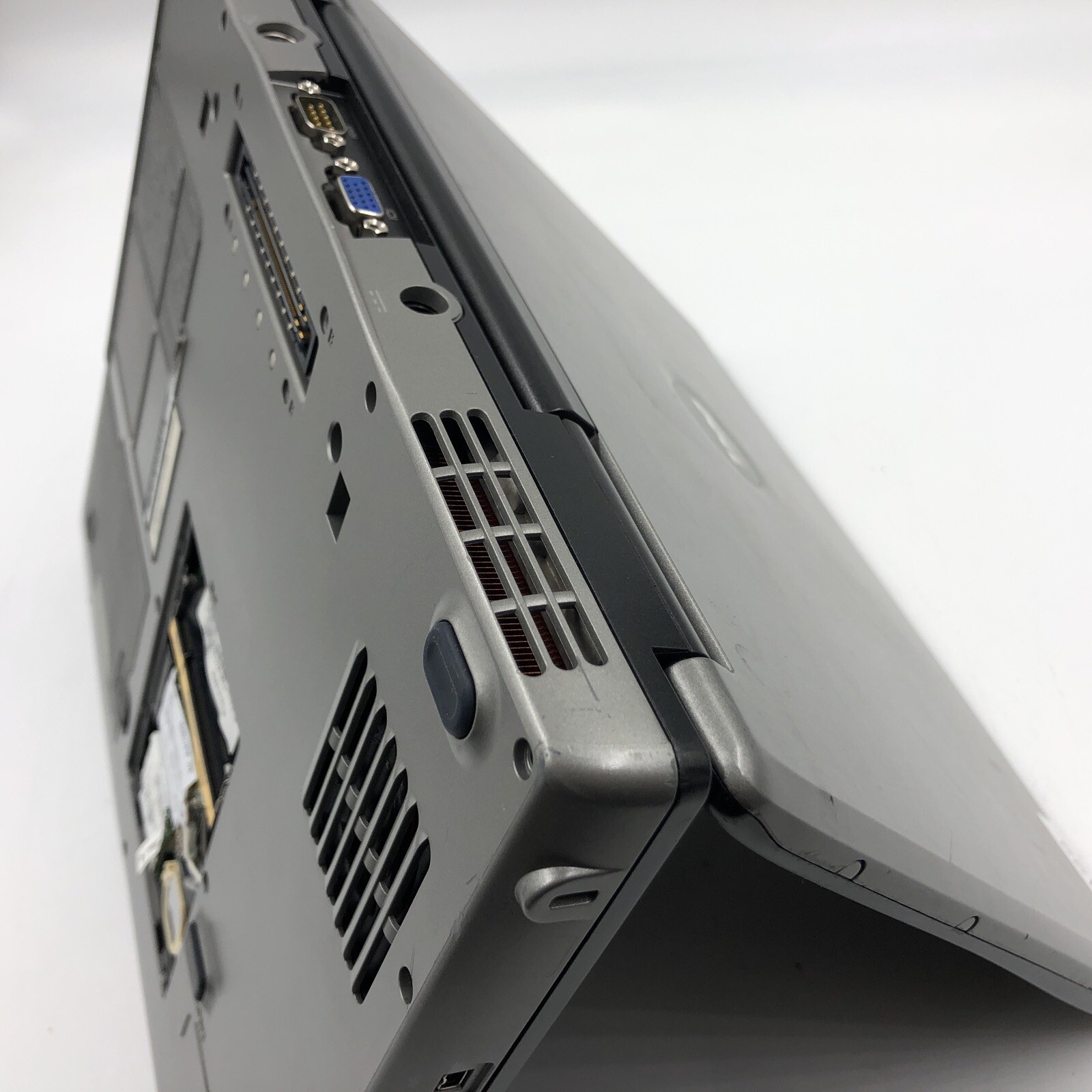 Dell Latitude D520 C2D T5550 1.66GHz Unknown RAM/HDD/OS NO CADDY (FOR PARTS)