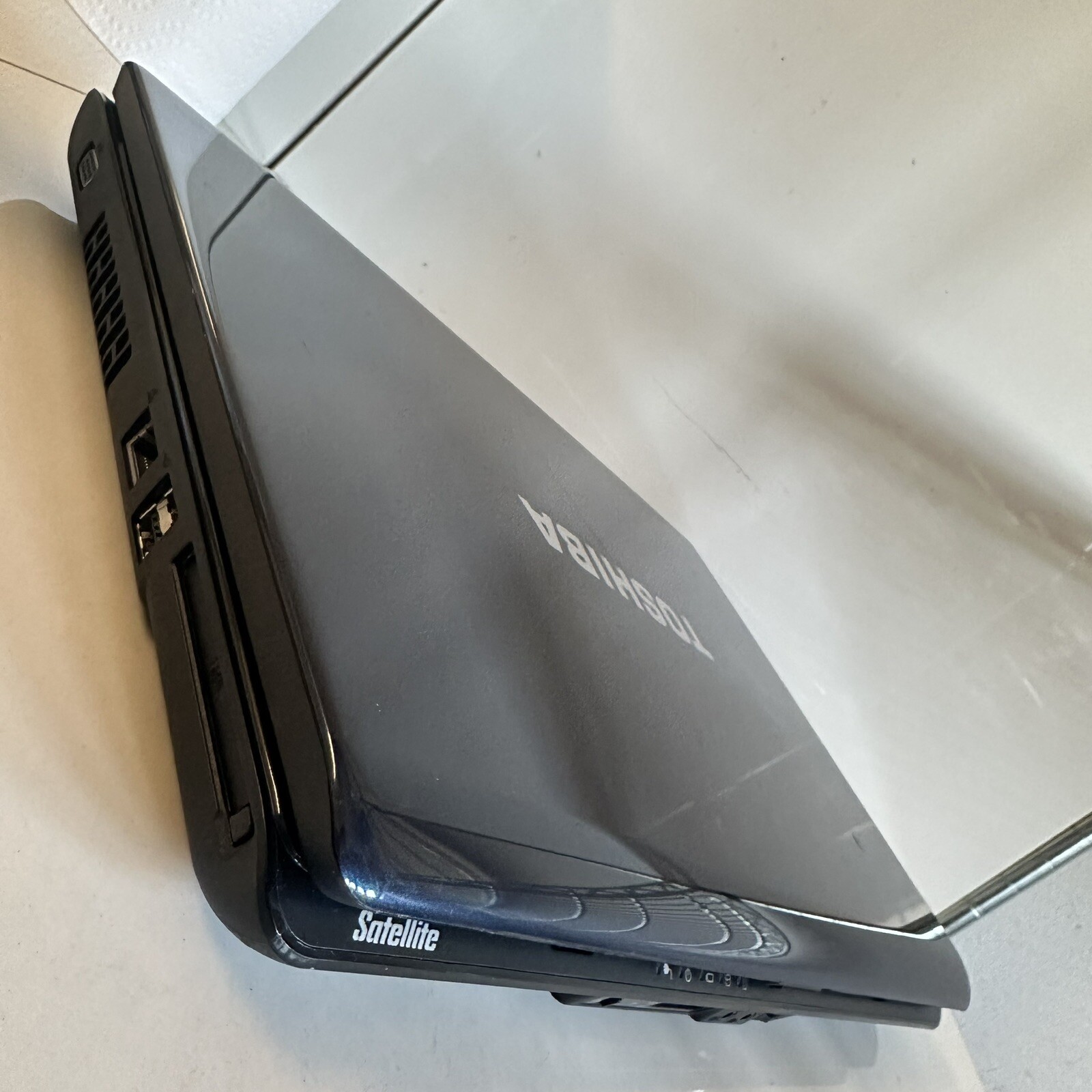 17.1” Toshiba Satellite L355D-S7825 Laptop Scraps/Salvage
