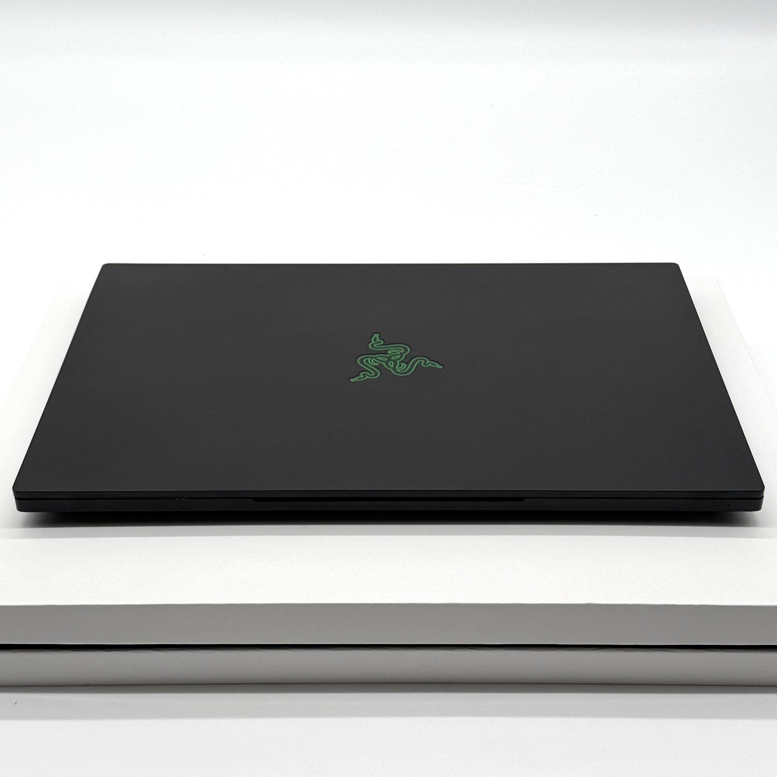 Razer Blade Black Gaming Laptop 240Hz 2K i7-11800H 2.30GHz 32GB RTX 3080 1TB!