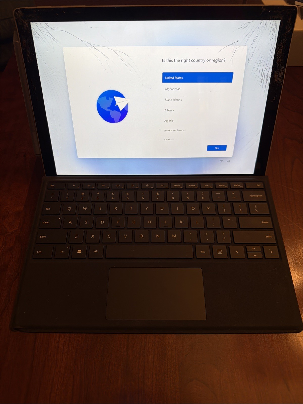 Microsoft Surface Pro 7+ 1960 /Cracked Screen③