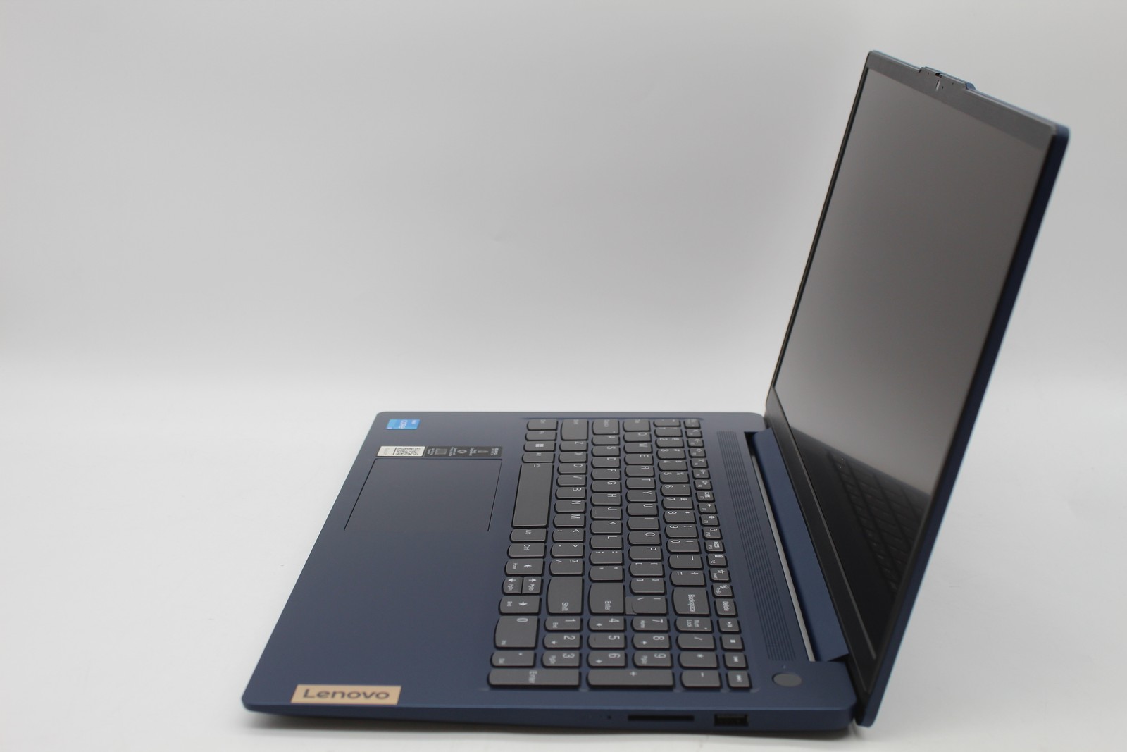 Lenovo IdeaPad Slim 3 15IRU8 Core i3-1315U 1.2GHz 8GB 256GB SSD PC1795830