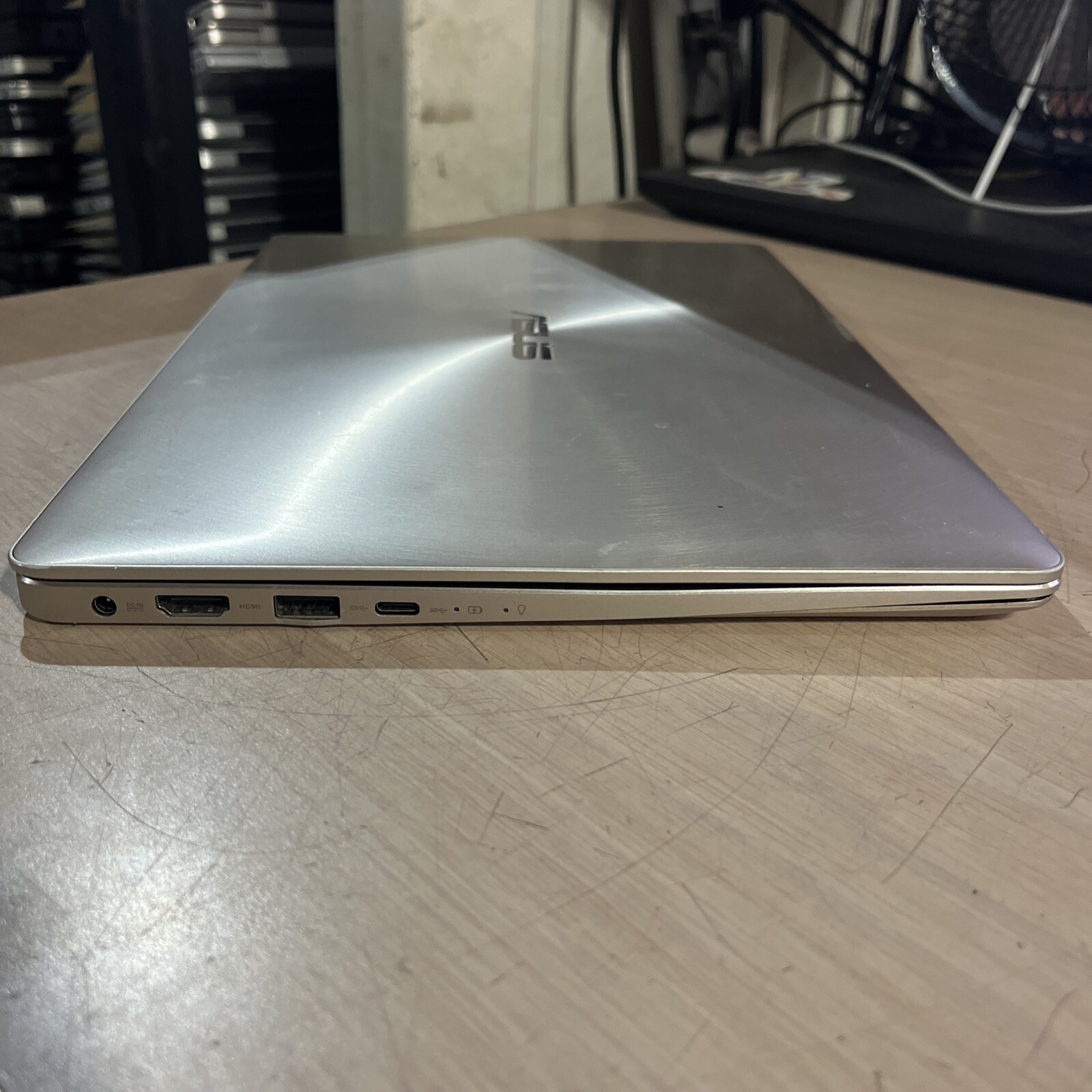 ASUS UX331U NOTEBOOK PC INTEL CORE I5 8TH GEN 8GB RAM NO HD ,