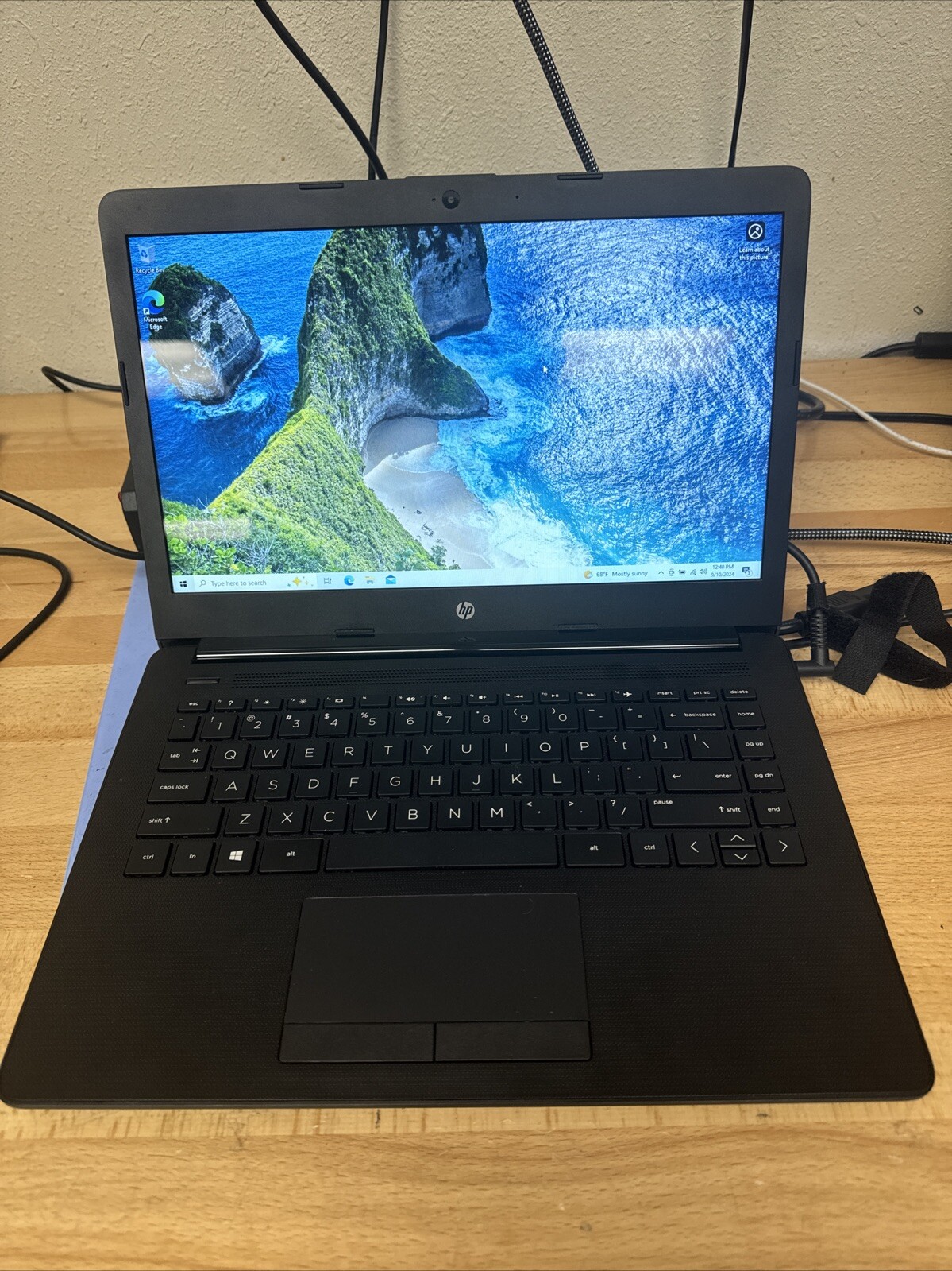 HP 14-cm0012nr 14″ (32 GB, AMD E2 9000e, 1.50 GHz, 4 GB) Laptop – Black