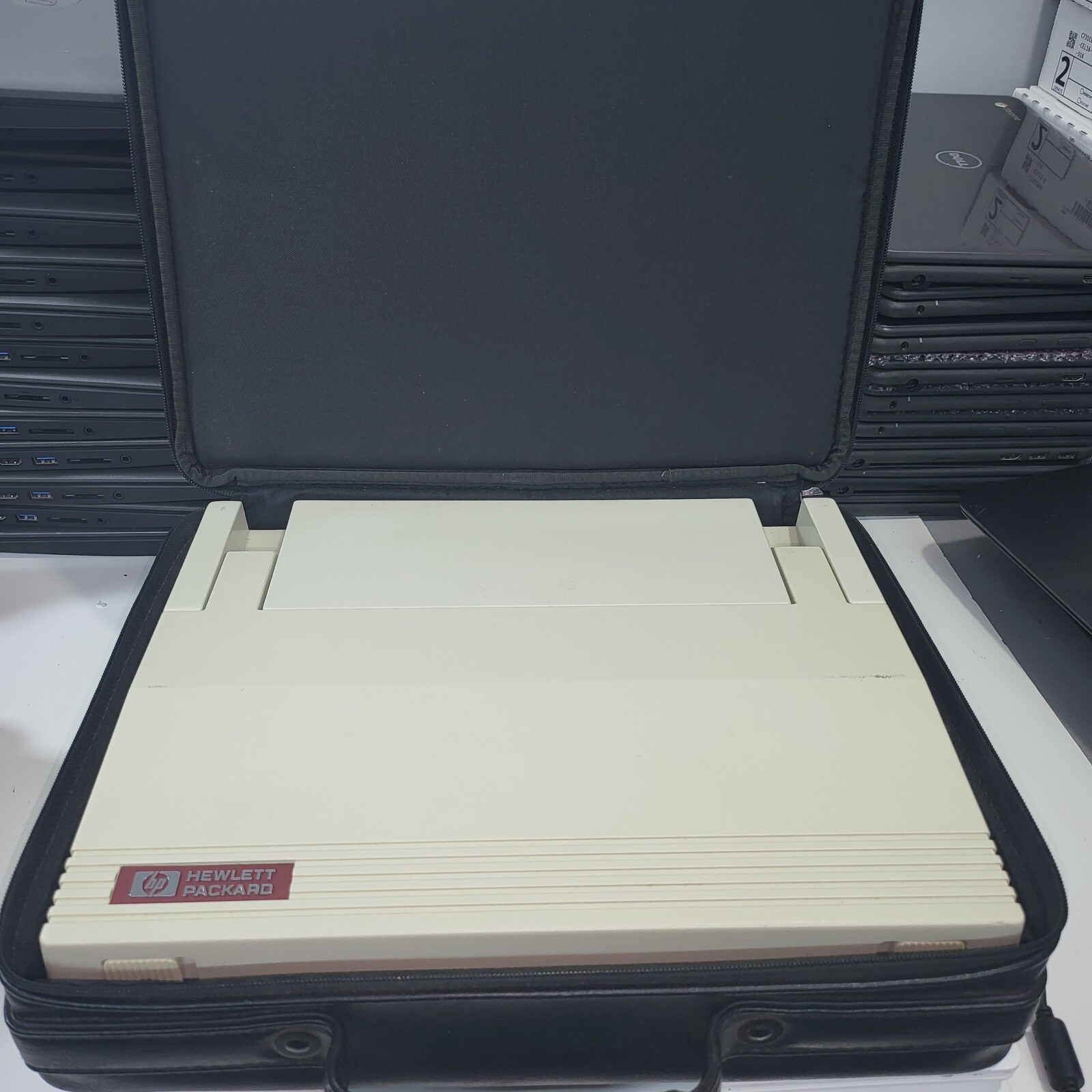 Hewlett-Packard 82983A Portabke Plus Modem 1986 Collectable Laptop