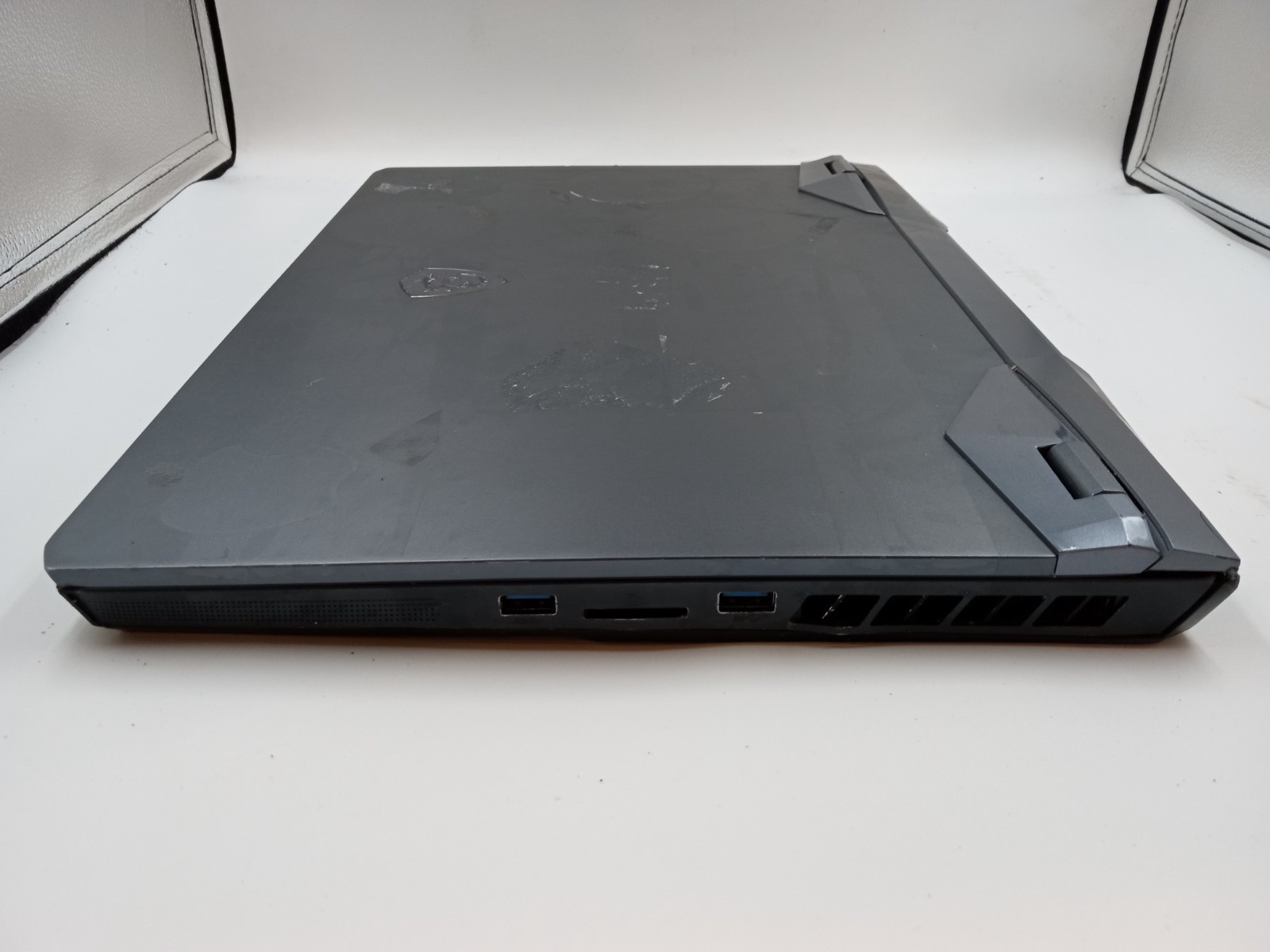 MSI GE76 Raider 11UE-1056US Intel i7-11800H Nvidia RTX 3060 – FOR PARTS – READ!