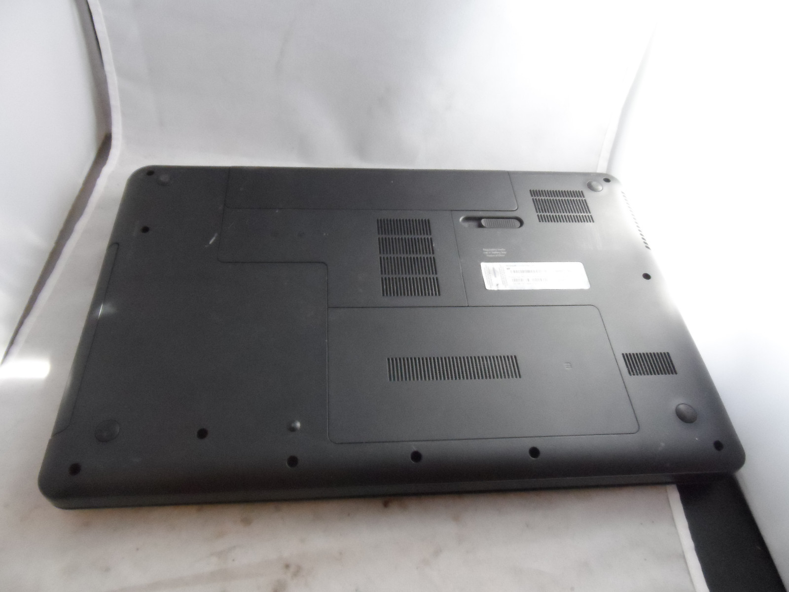 Genuine HP Pavillion 15.6″ Laptop Complete Win 7 1.6GHz 3GB RAM 160GB HDD AS IS!