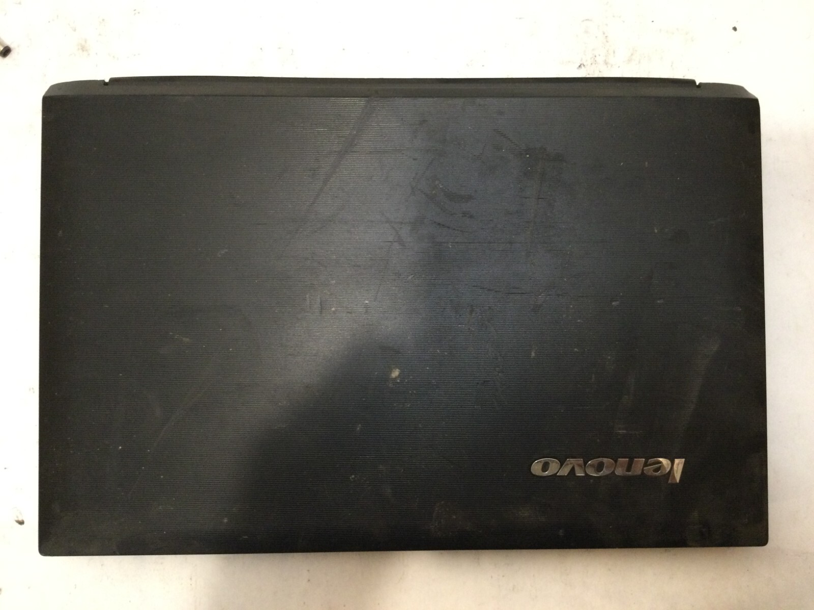 Lenovo B560 / Intel Core i3 UNKNOWN SPECS / (SHORTS ADAPTER!) MR