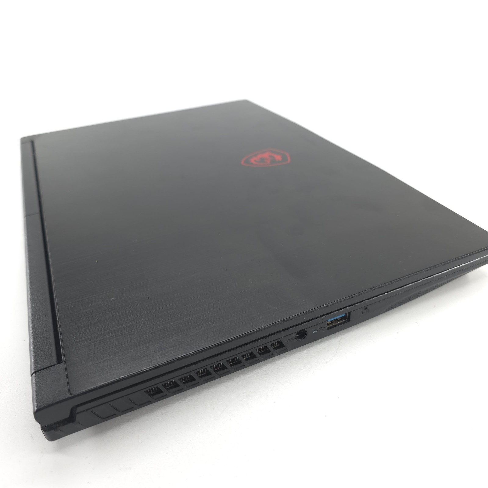 MSI GF63 Thin 10SC 15.6″, 256GB SSD, 2.5GHz i5-10300H 32GB GTX 1650, Bad LCD