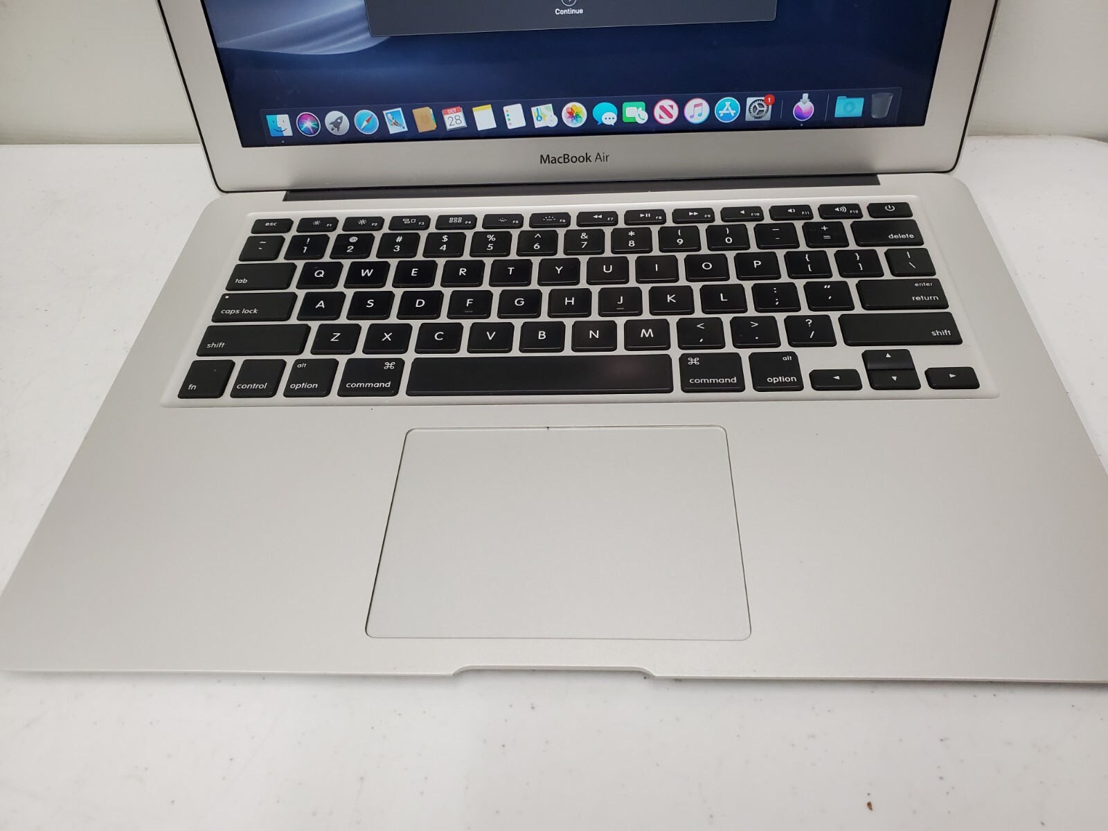 2015 Apple MacBook Air 13″ i5 1.6GHz 4GB RAM 128GB SSD Silver A1466 PW :12345
