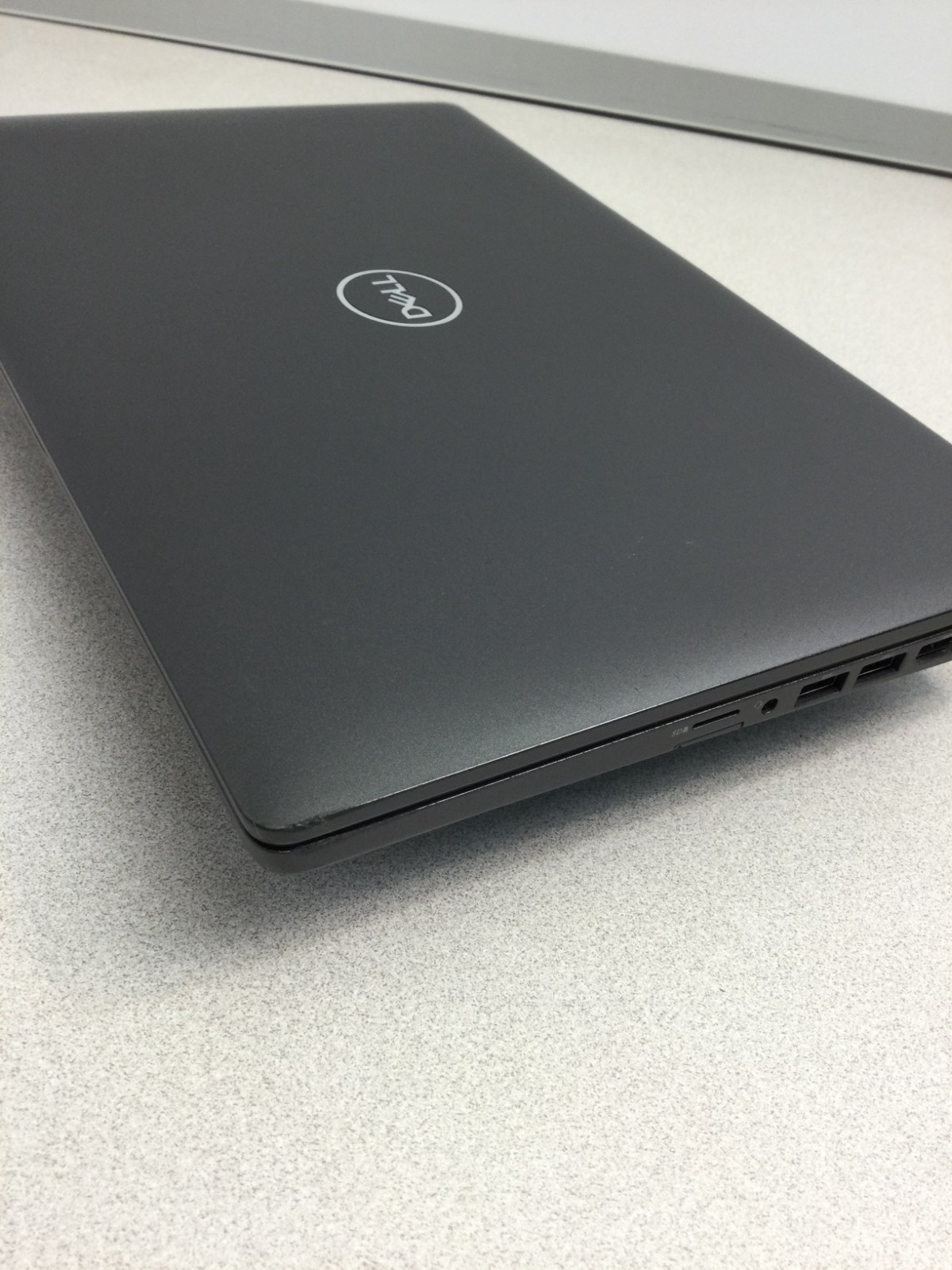 Dell Latitude 5400 14” Core i7-8665U 1.90GHz 8GB RAM 256GB SSD win 11 pro