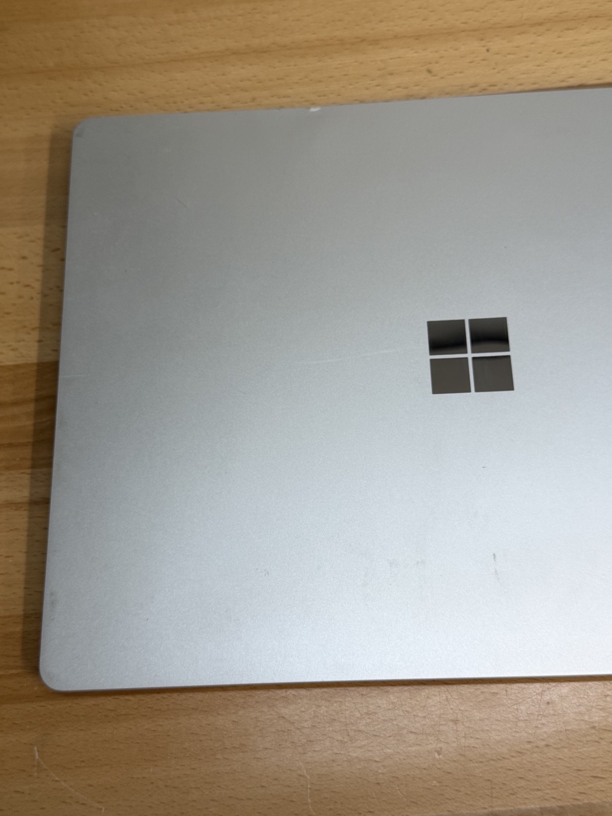 Microsoft Surface Laptop Go 1st Gen 1943 12.4″ i5-1035G1 1.0GHz 8GB RAM 128GB