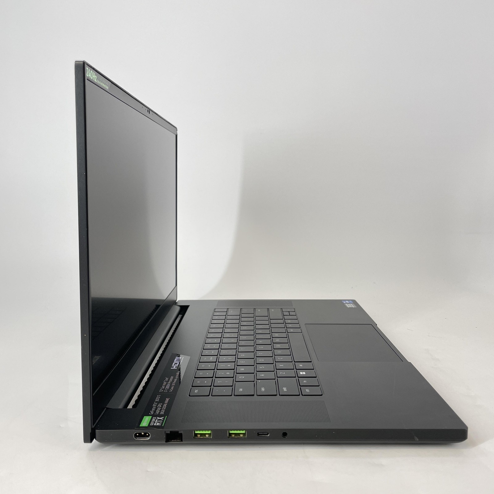 Razer Blade 17 240Hz 2K 2.4 GHz i7-12800H 64GB 1TB SSD NVIDIA RTX 3070 Ti Good