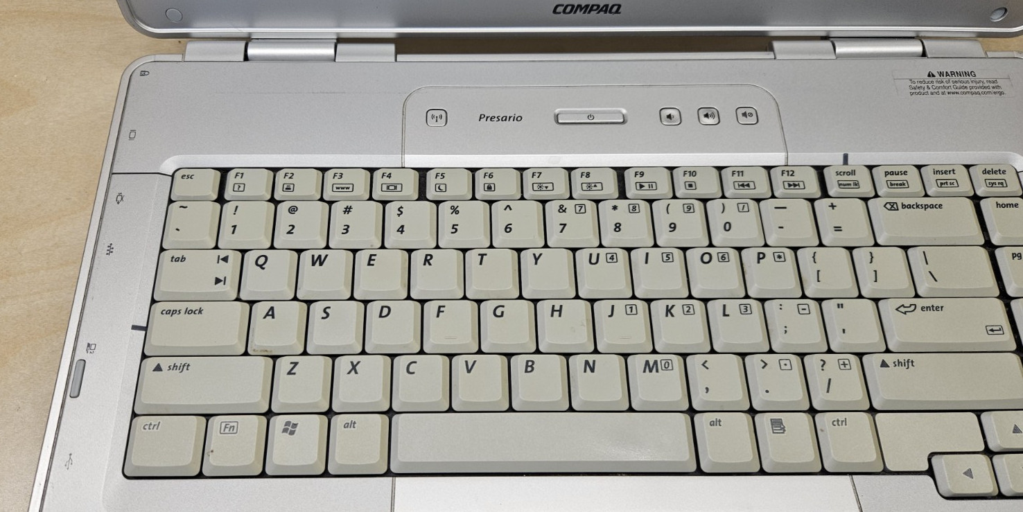Retro Compaq Presario V5000 AMD Sempron 1.8Ghz / 384Mb Ram / NO HDD NO PSU