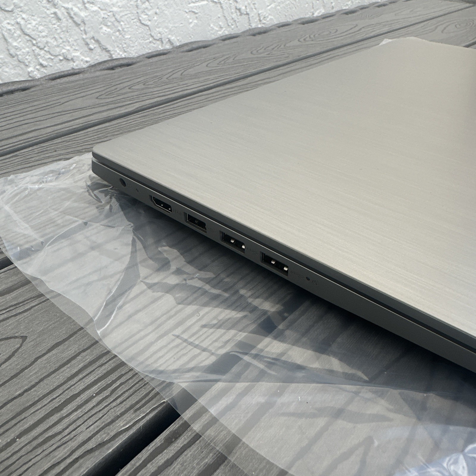 Lenovo IdeaPad 3 15.6″, 256GB SSD, Intel Core i3 11th 3.0 GHz, 8GB Ram, Laptop