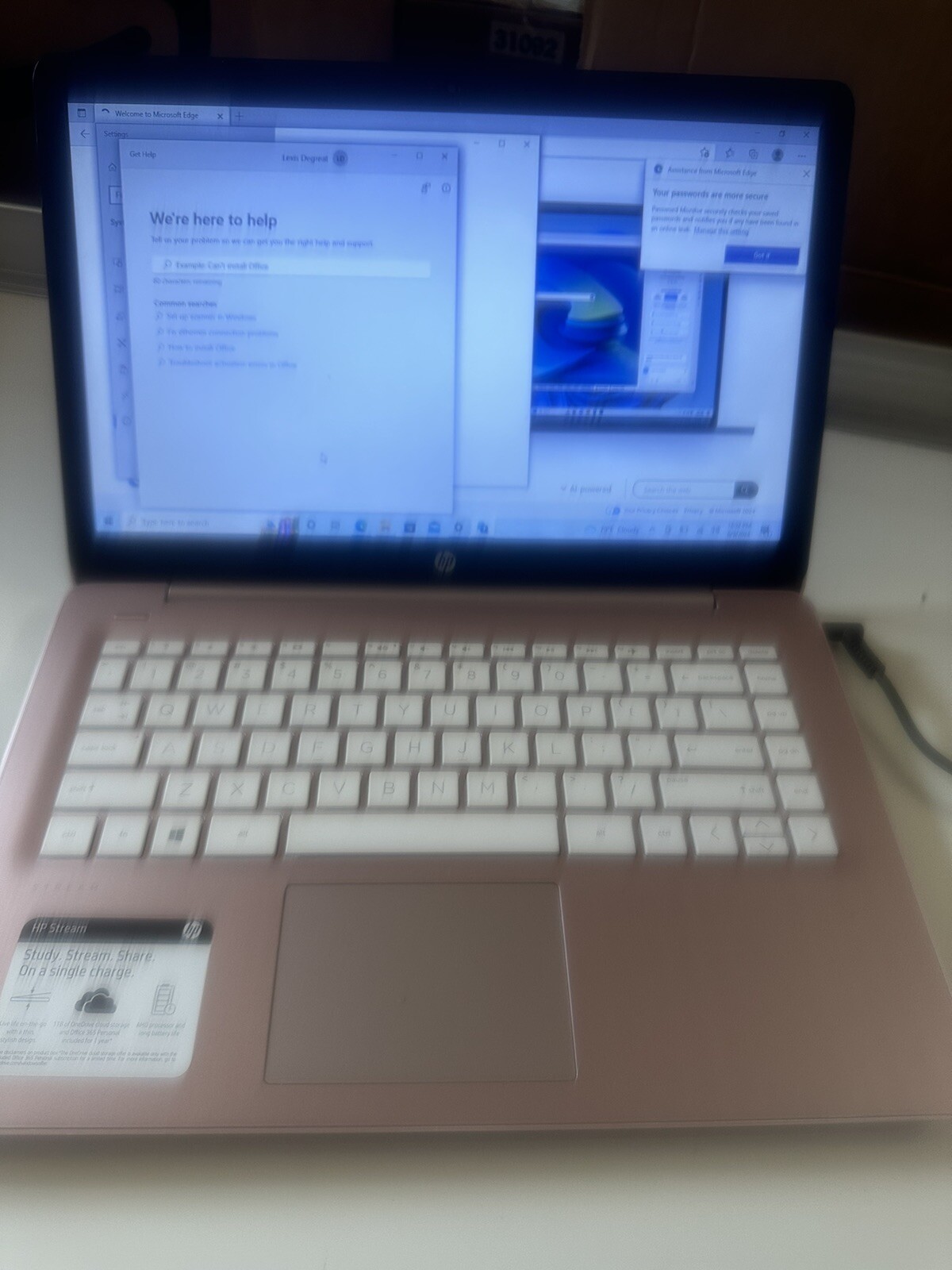 HP Stream 14- Stream DS50037NR GHz, 4GB AMD A49120e Radeon R3, 4 Computer Cores