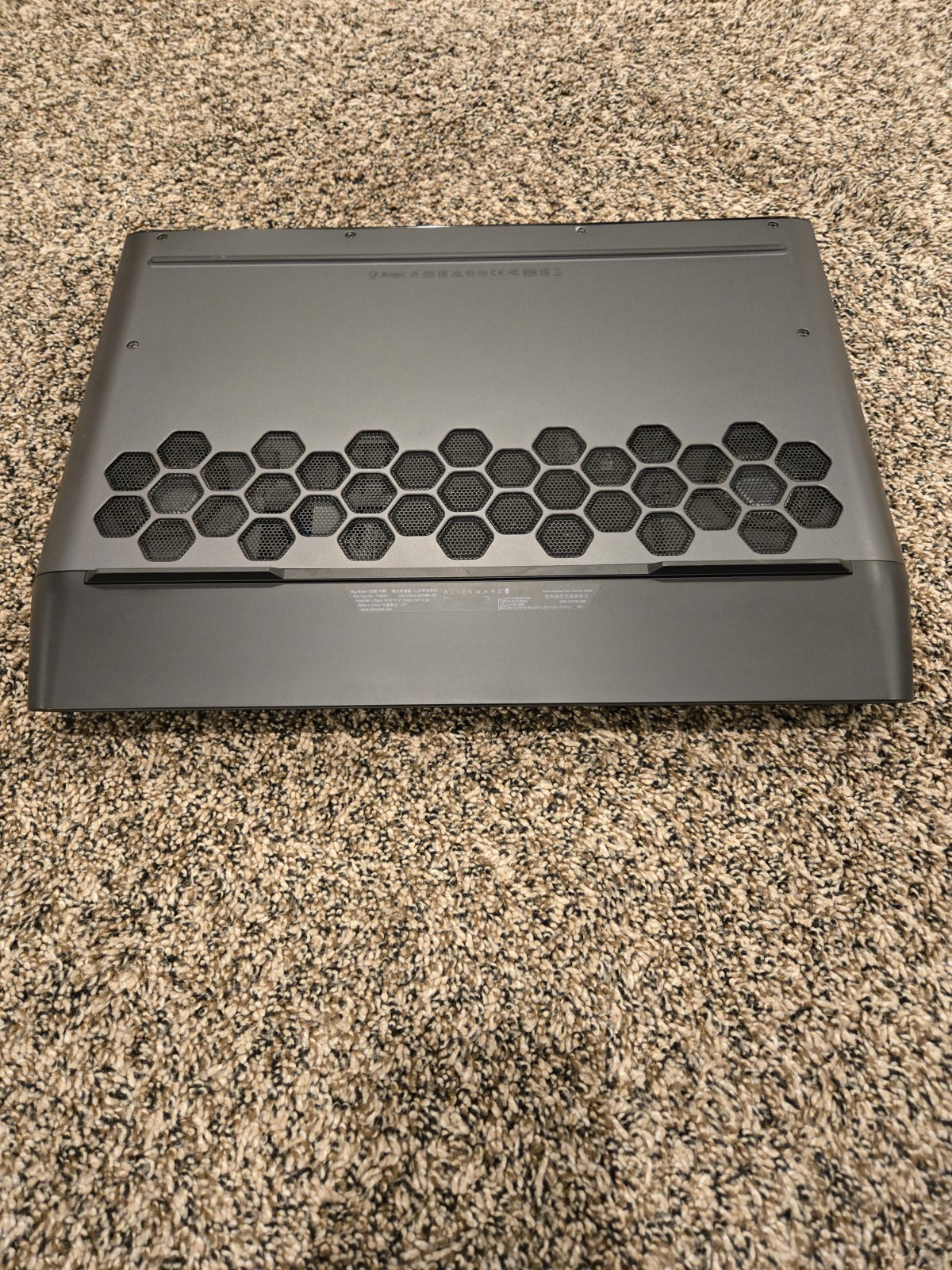 Alienware Area 51m R1 Core i7-9700K 3.6GHz RTX 2070 48gb ram