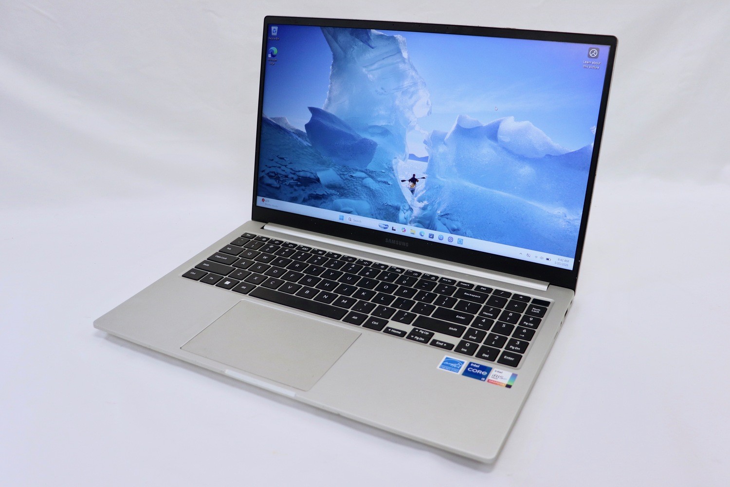 SAMSUNG 15.6″ Touch i3-1135G7 8GB 256GB SSD FHD Iris Xe MAX Win11