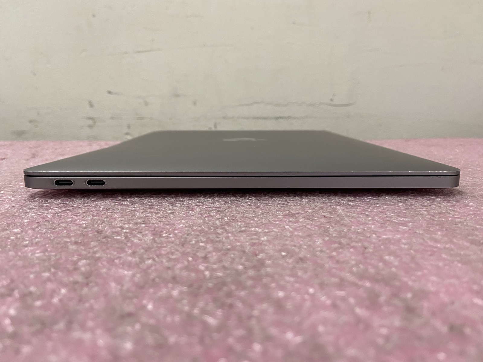Apple MacBook Pro A1708 2017 13.3″ i5-7360U 8GB RAM 256GB SSD *Read* – LP50A