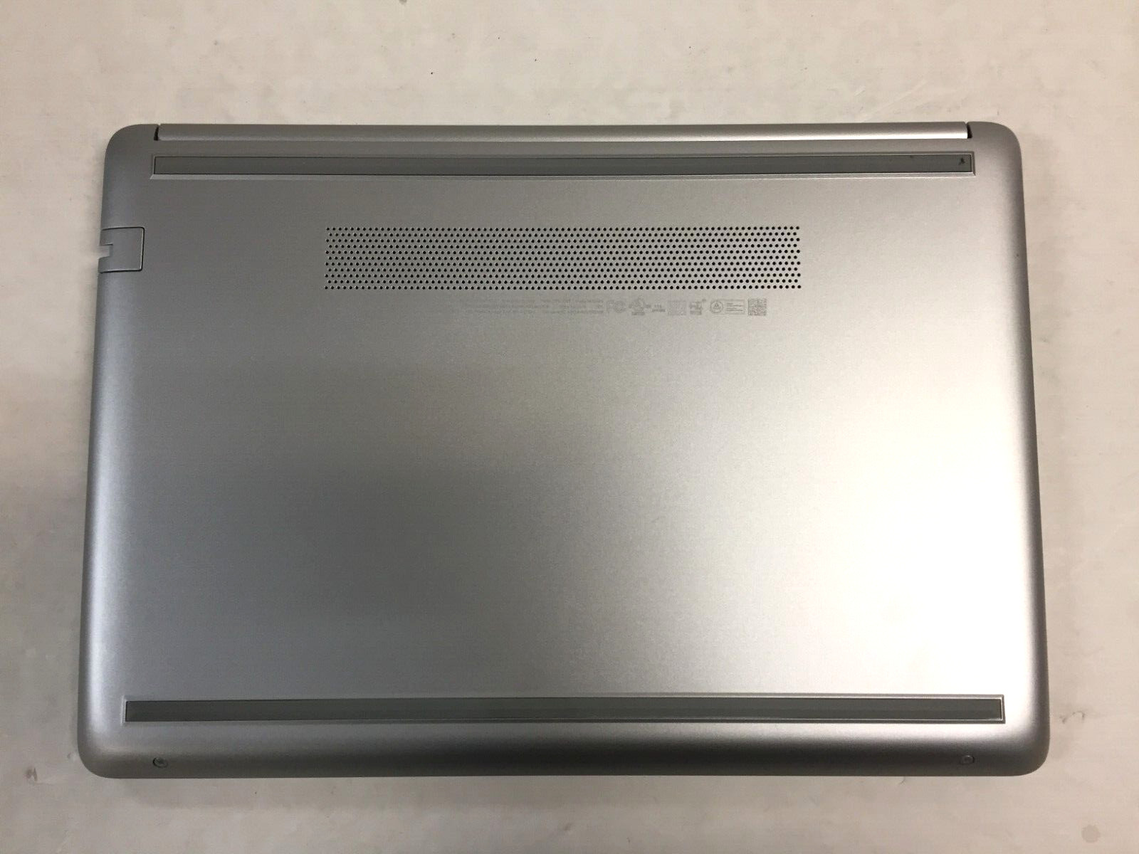HP 14-dk0028wm 7MP80UA 14″ Laptop/AMD R3-3200U/4GB Ram/128GB SSD/Win 10, Silver