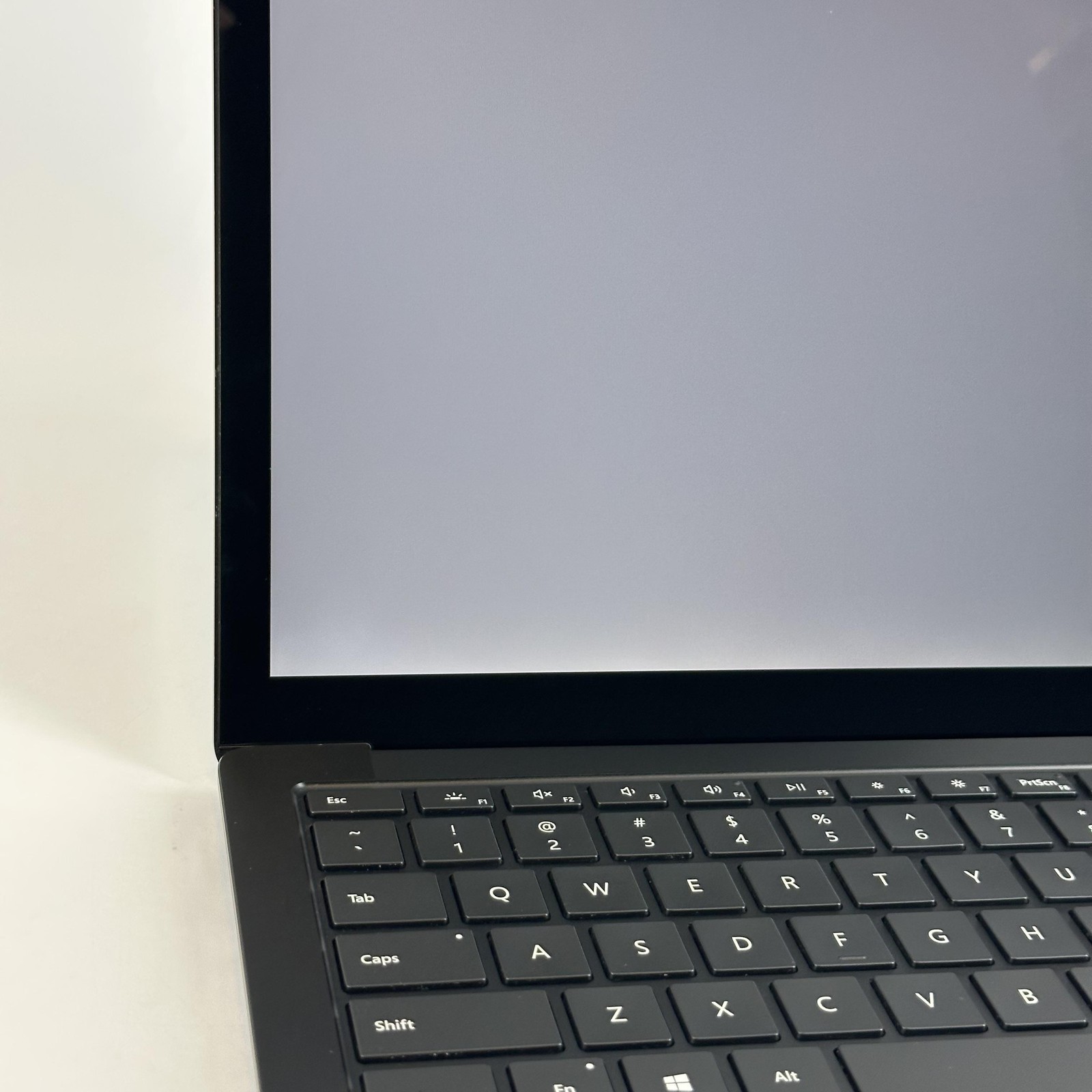 Microsoft Surface Laptop 3 13.5 2K TOUCH i7-1065G7 1.30GHz 16GB 256GB – Good