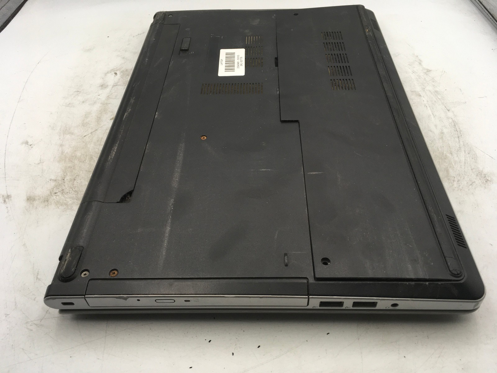DELL INSPIRON 15 5551 – FOR PARTS – INTEL I3 7TH GEN- NO RAM – 15″ -READ DESC-BB