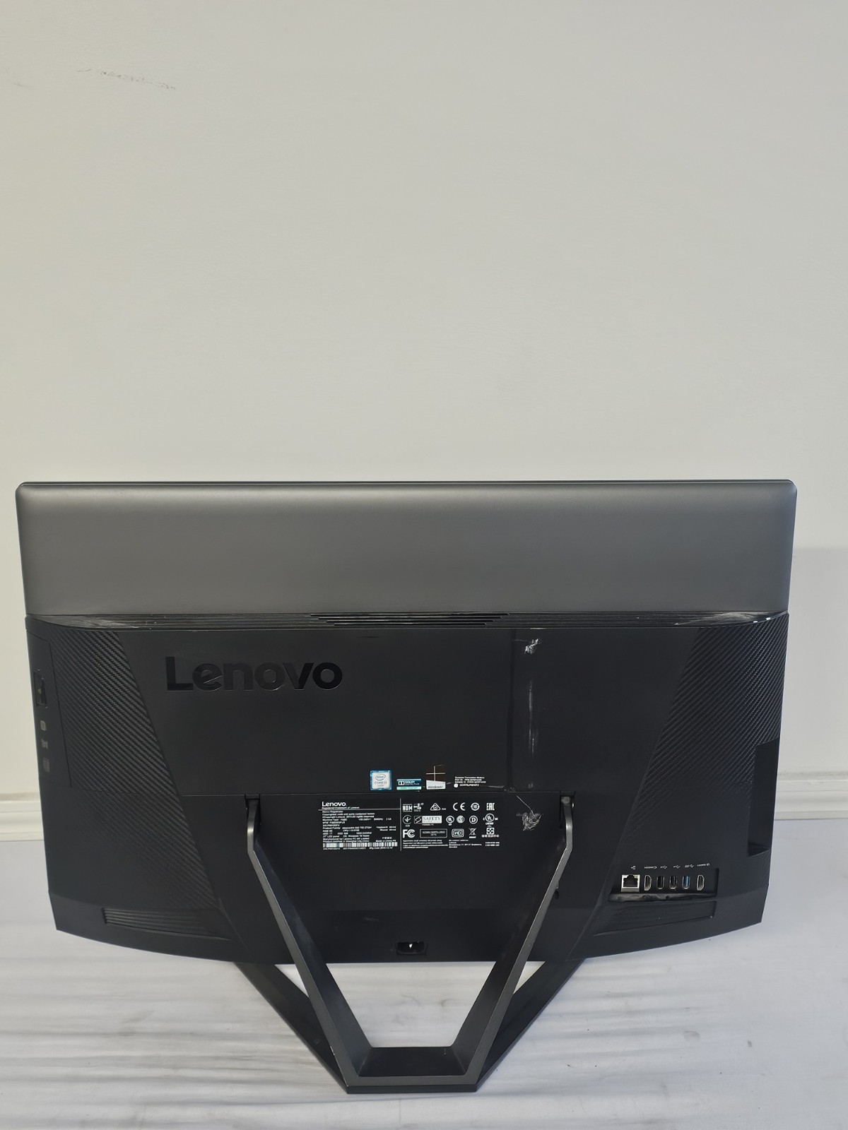 Lenovo IdeaCentre A10 700-27ISH All-In-One Intel i3-6100 8GB RAM 250GB SSD Win10
