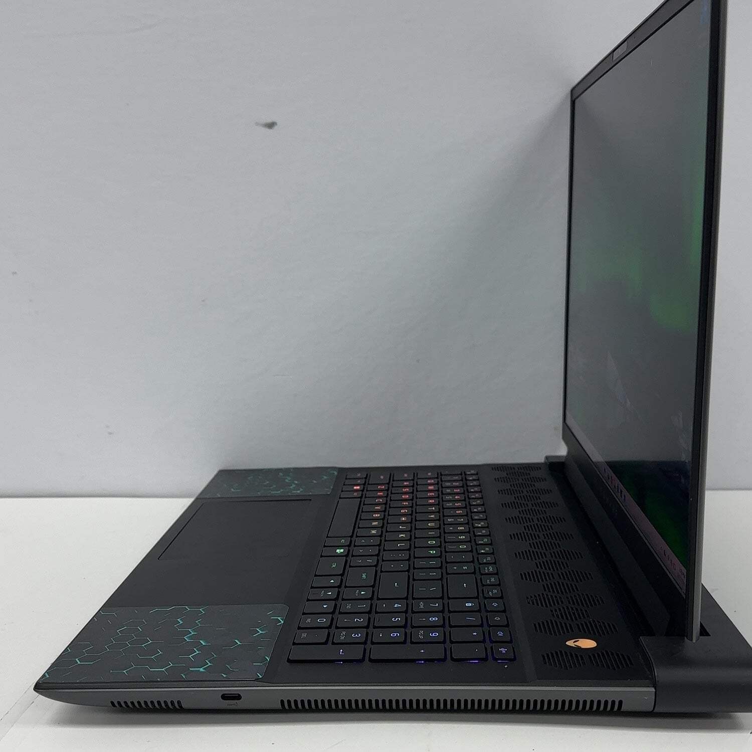 Alienware M16 M16R1 16″ i7-13700HX 5.0GHz 32GB RAM 2TB SSD GeForce RTX 4070
