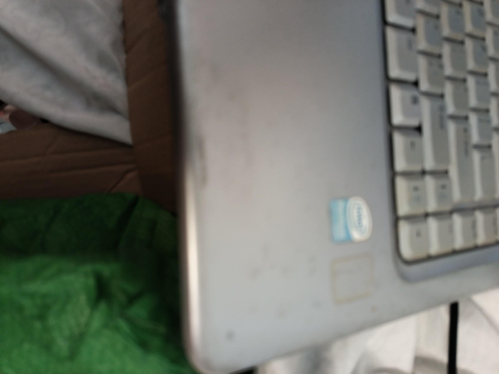 WORKING Dell Inspiron 1525 Laptop @ 2.2GHz, 4GB RAM, 250GB HDD DVD LINUX charger