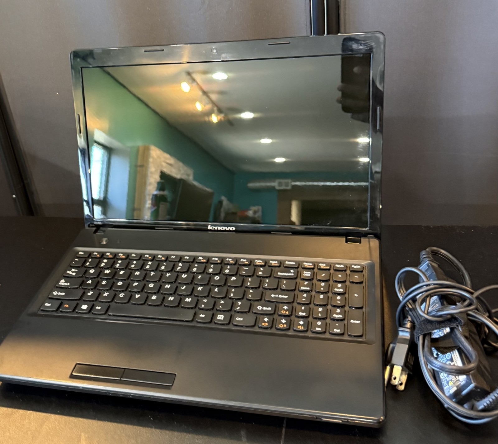 LENOVO G580 Laptop w/ Intel Core i3-3120M 2.50 GHZ + 4 GB