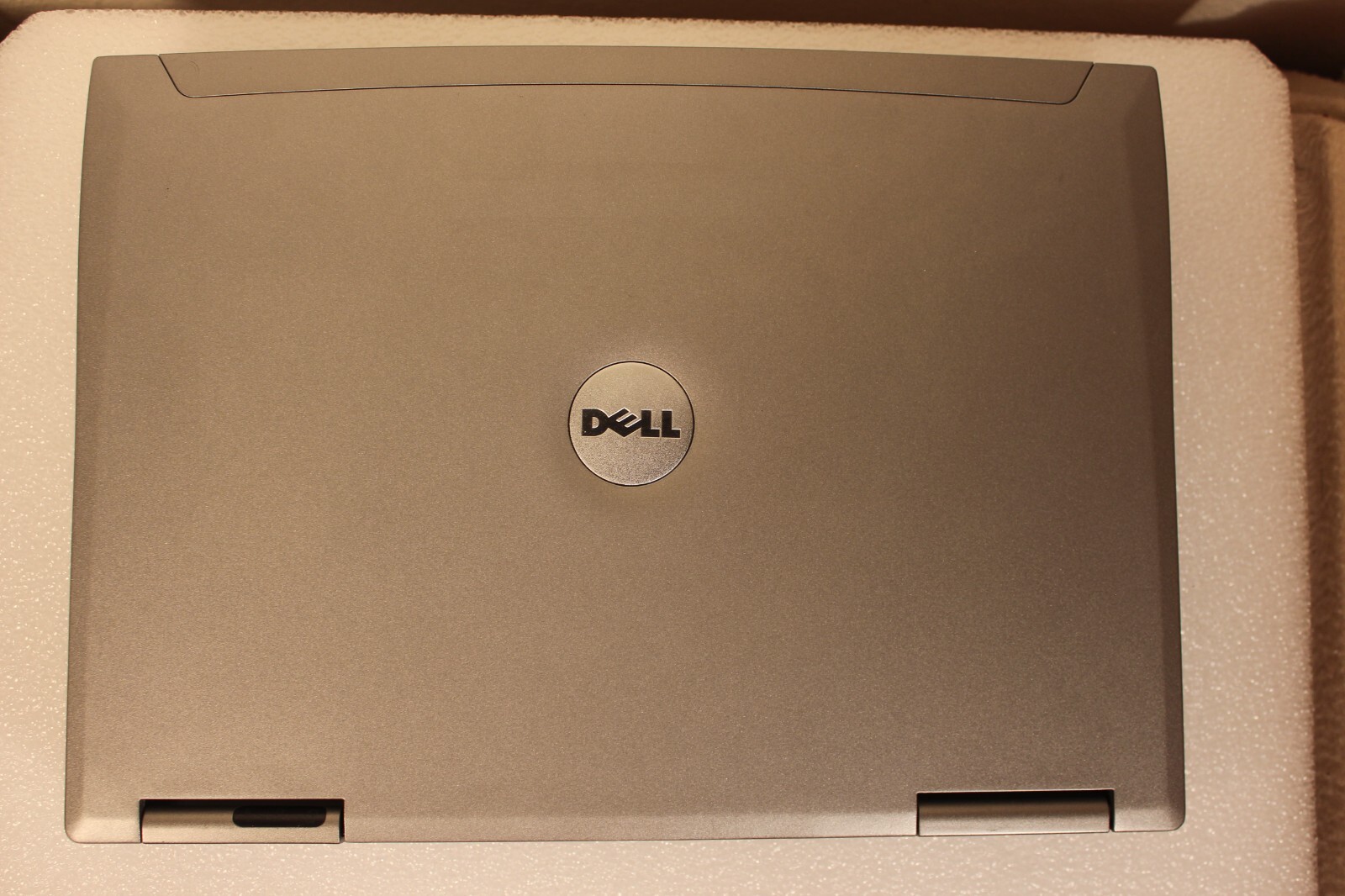 Dell D810 (1.86GHz/2.0GB/60GB/CDRW-DVD) WXGA Windows XP PRO, SERIAL Port