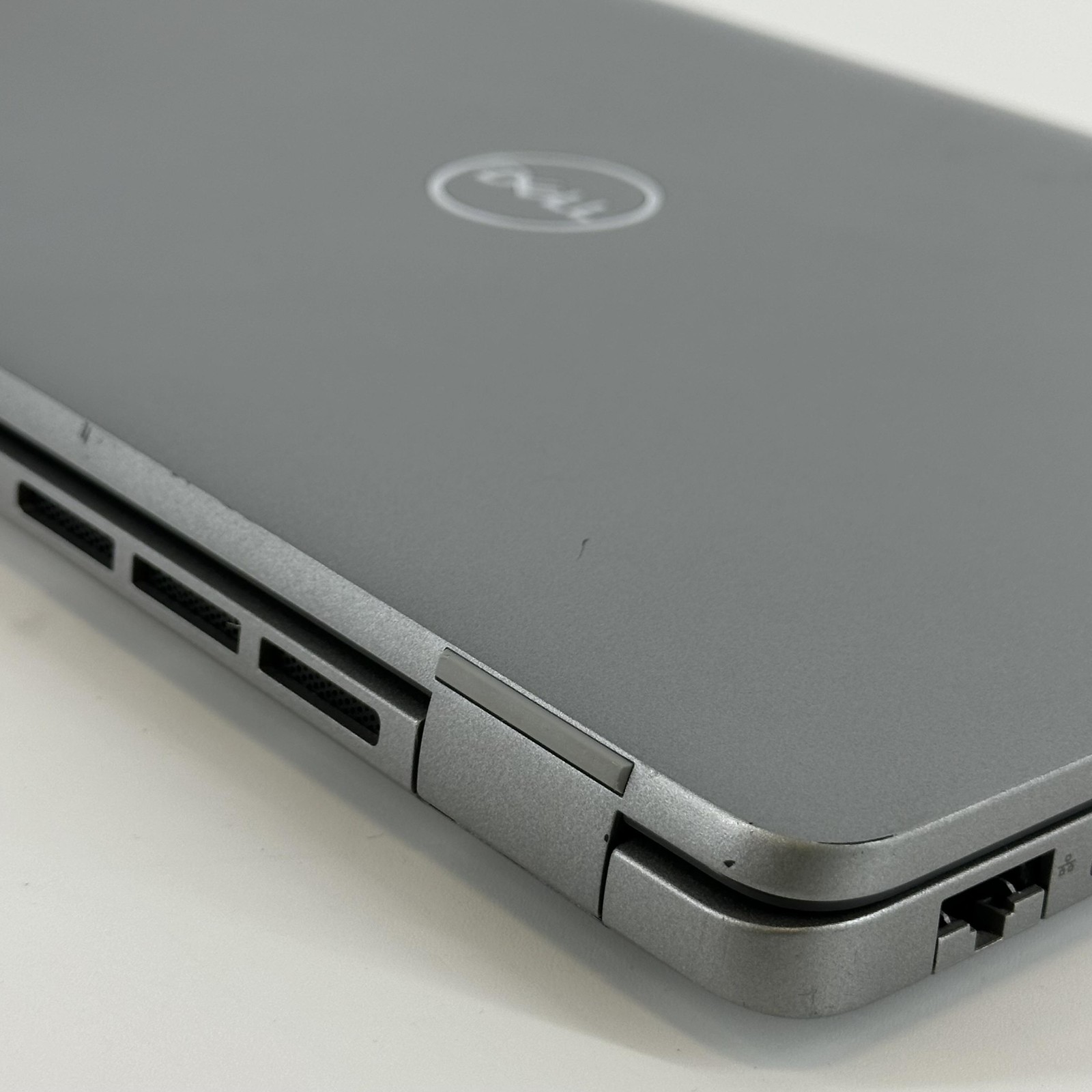 Dell Latitude 5440 14 Gray FHD TOUCH 1.9 GHz i7-1370P 32GB 512GB SSD Very Good