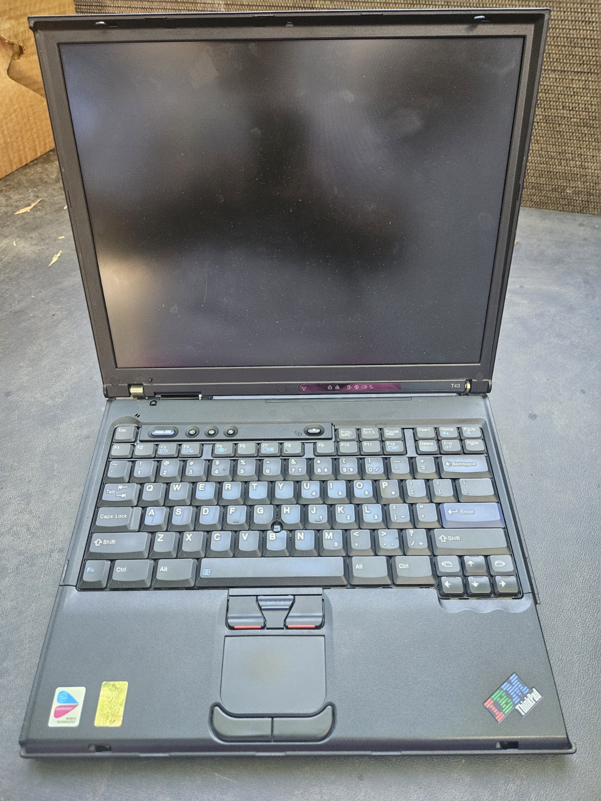 Vintage IBM Thinkpad T43 2669 15” Laptop Intel Pentium CPU, NOHDD/NORAM/NO OS