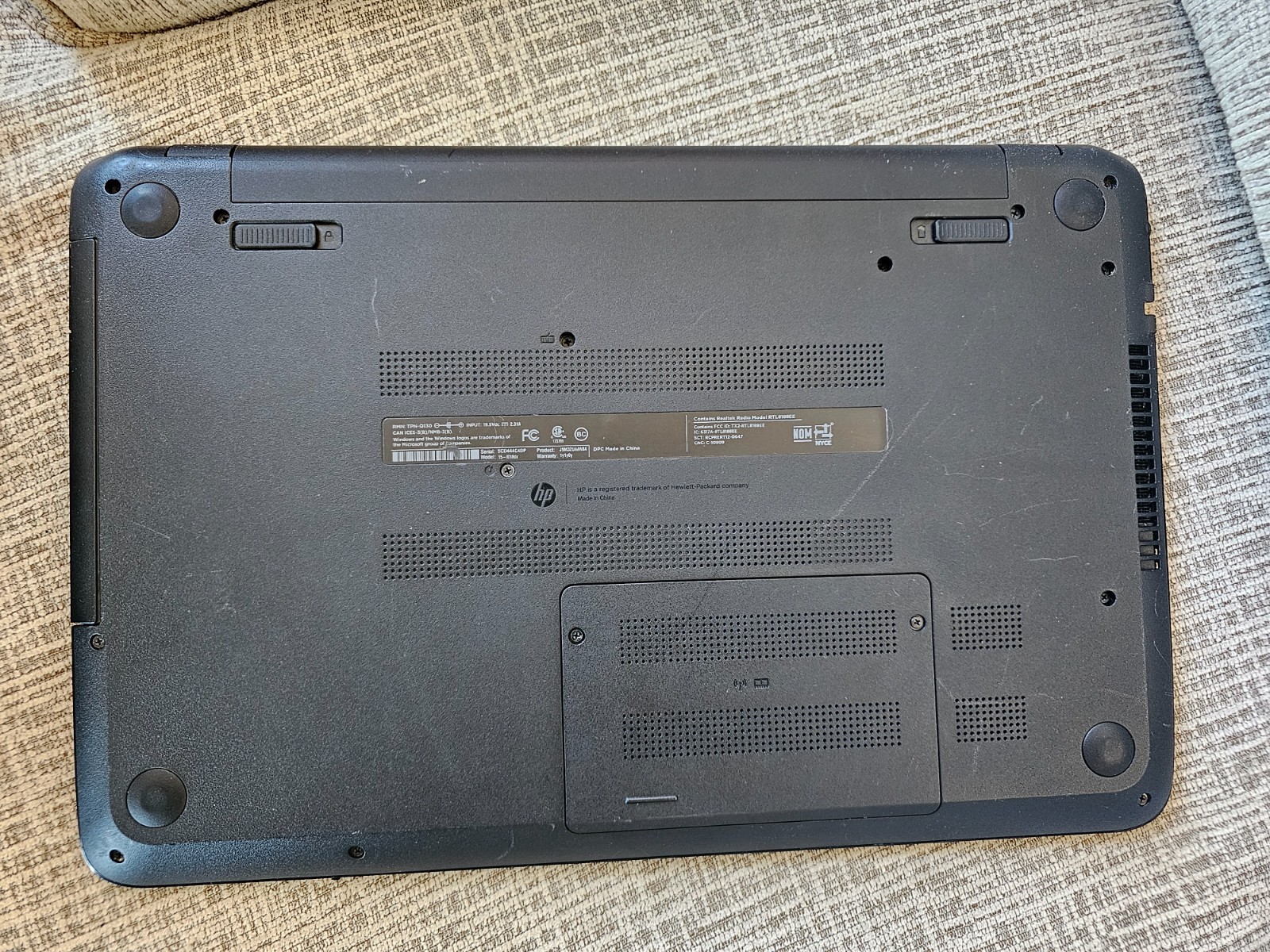 HP 15-f018dx 15.6″ Notebook W/ Charger Powers On, Broken Screen FOR PARTS/REPAIR