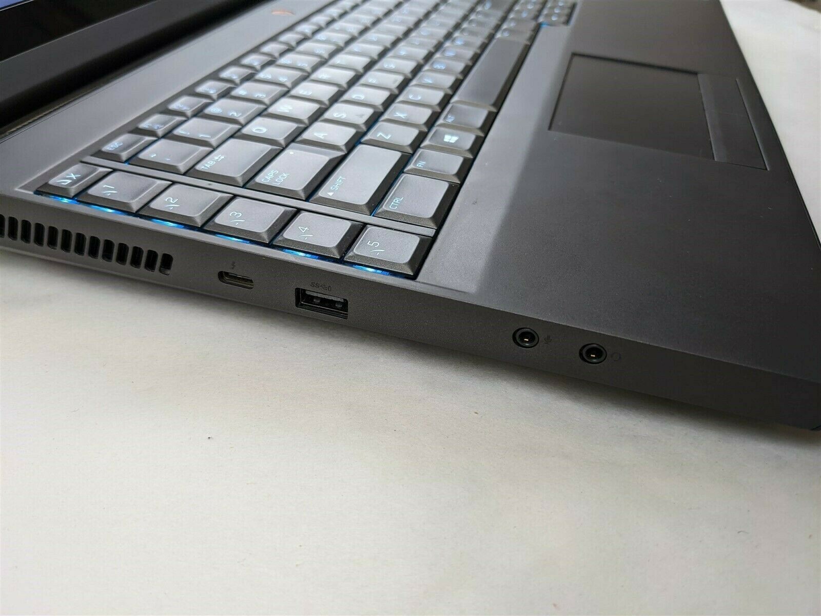 Alienware Area-51m i7-9700 3.00GHz 32GB RAM 1.5Tb SSD 17.3″ FHD RTX2070 8GB