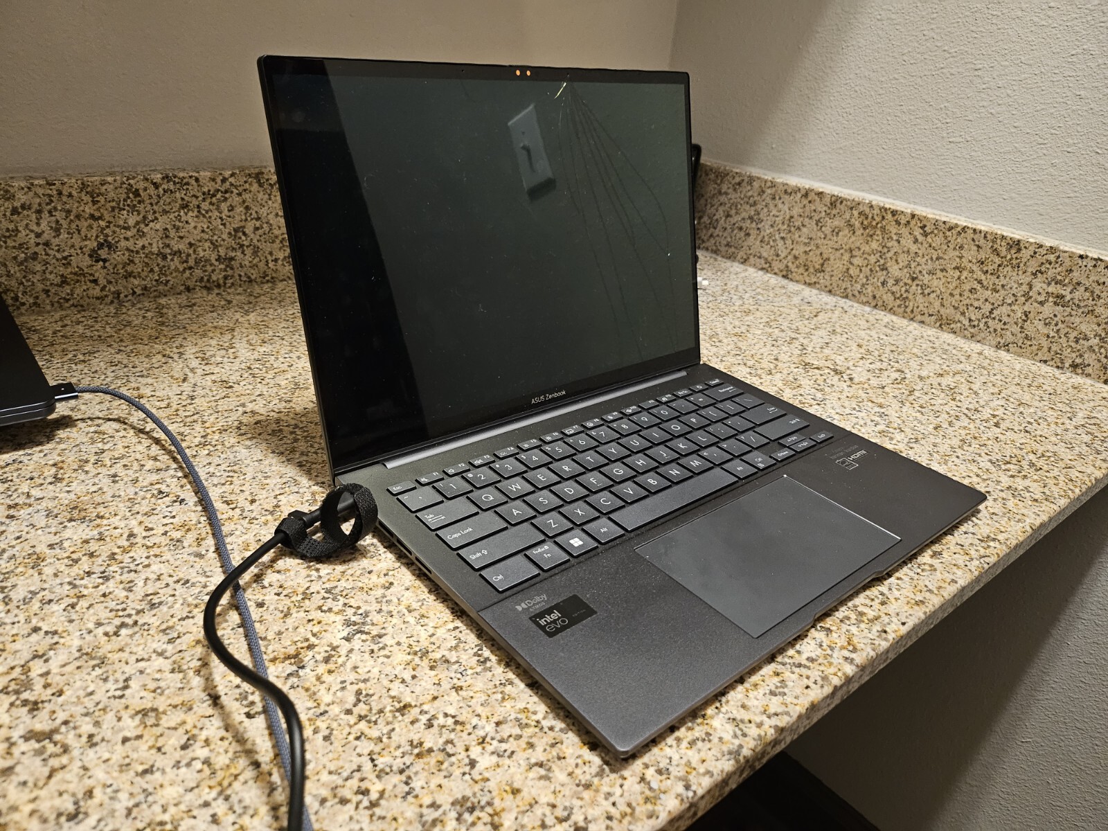 ASUS Zenbook Q425M 14″ Core Ultra 7 16GB RAM 1TB SSD
