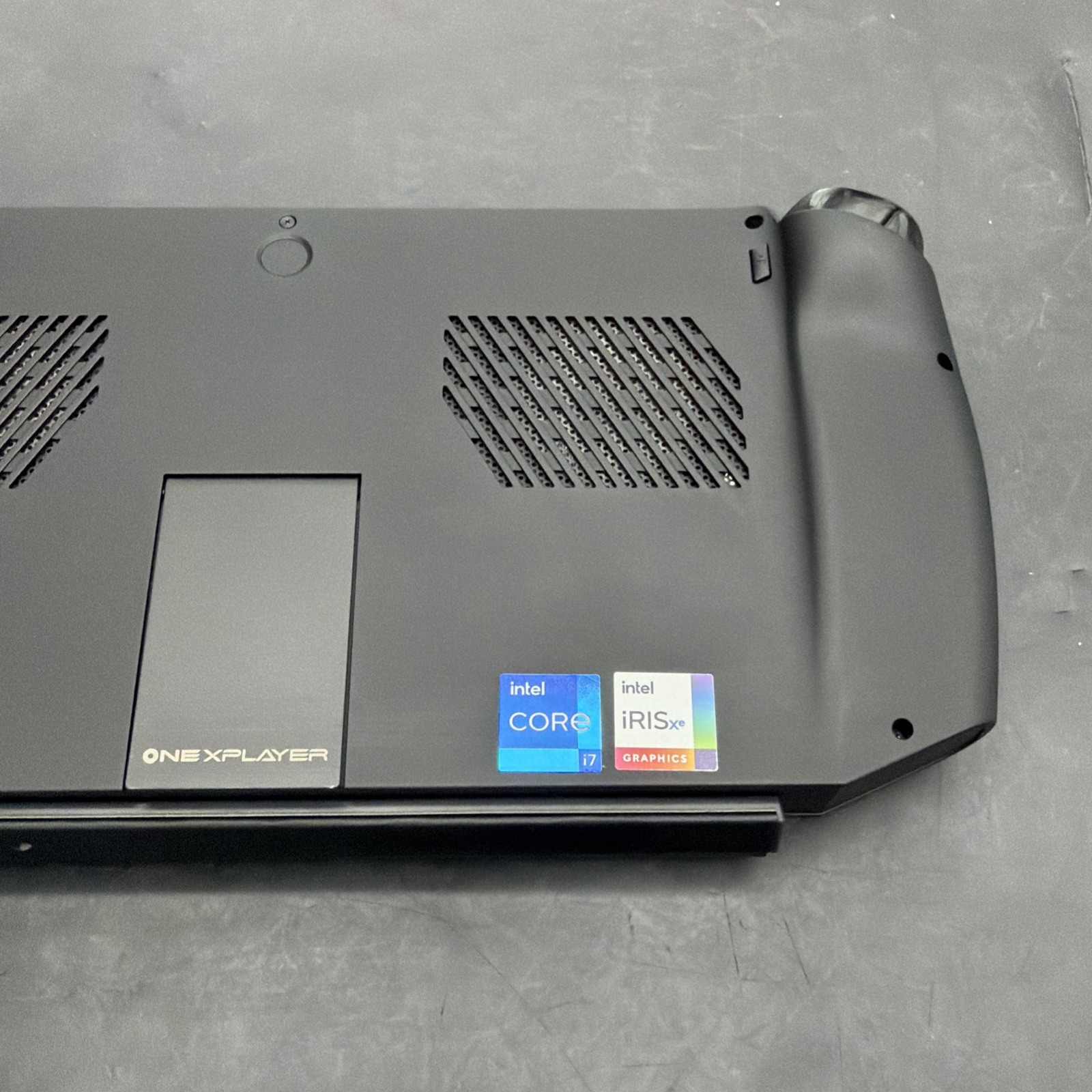 USED OneXPlayer Handheld Gaming PC (i7-1195G7 16GB RAM 2TB SSD W11) Black/Orange