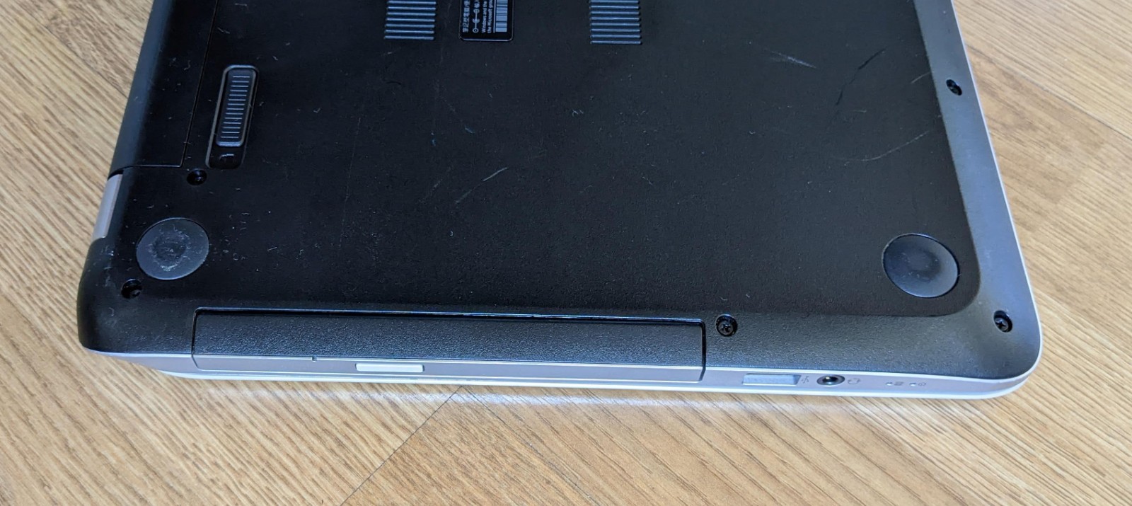 HP Pavilion 15-n237nr Laptop AMD A8-4555M 4GB Ram 700GB HDD Windows 10 DEAD BATT
