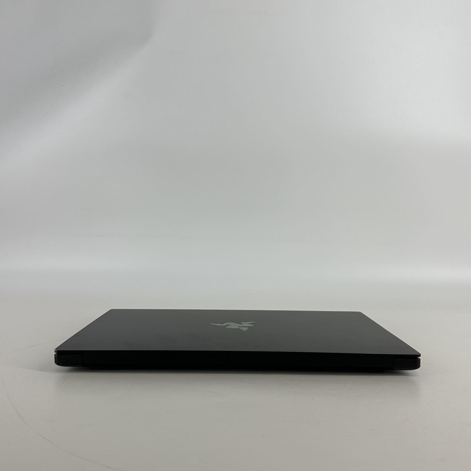 Razer Blade 14 2K 3.3 GHz Ryzen 9 5900HX 16GB 1TB SSD RTX 3070 – BAD DC PORT
