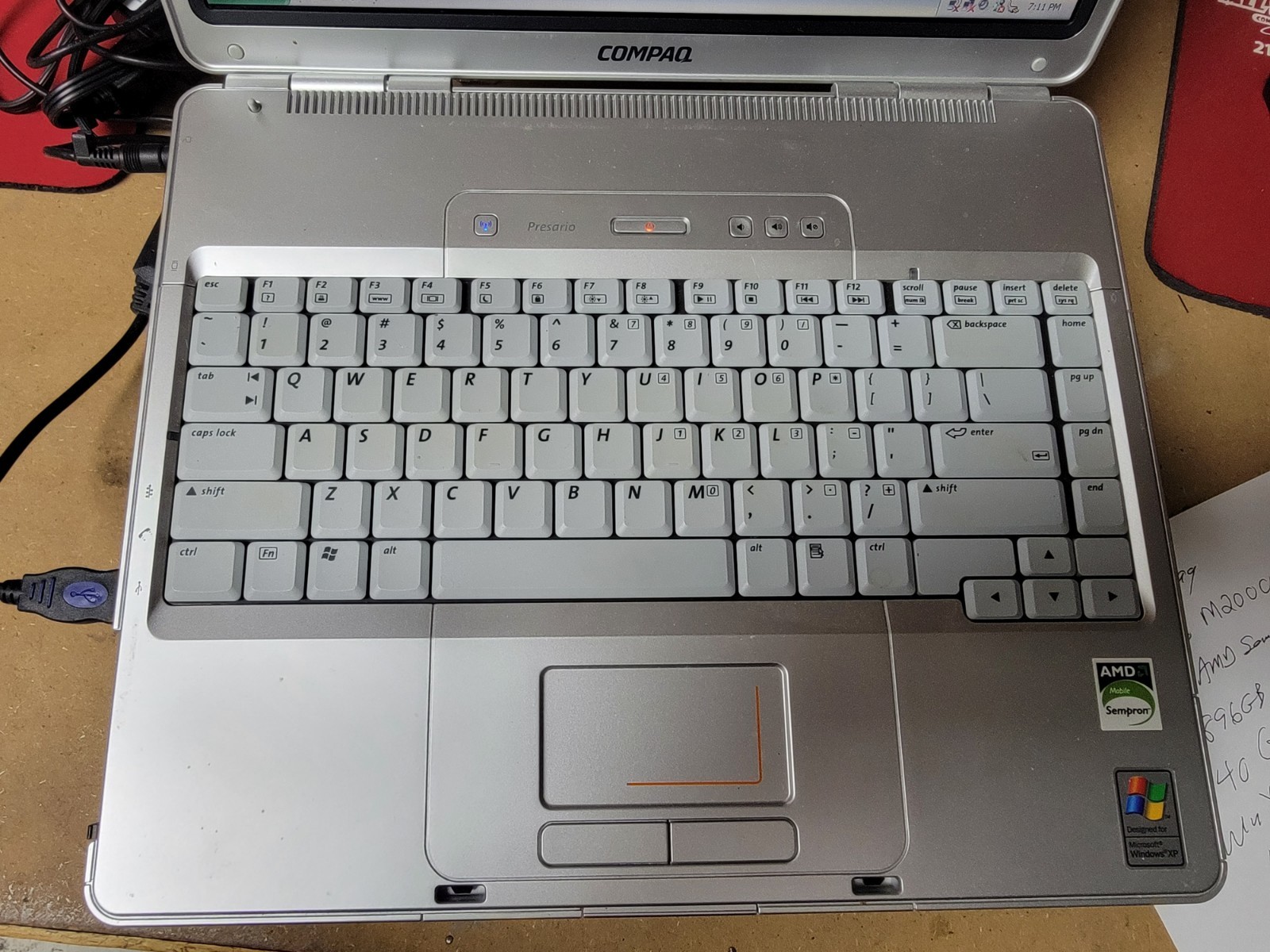 COMPAQ PRESARIO M2000 AMD Sempron 2800+ – 896MB RAM 40GB HDD – DVD/CDRW – WIN XP