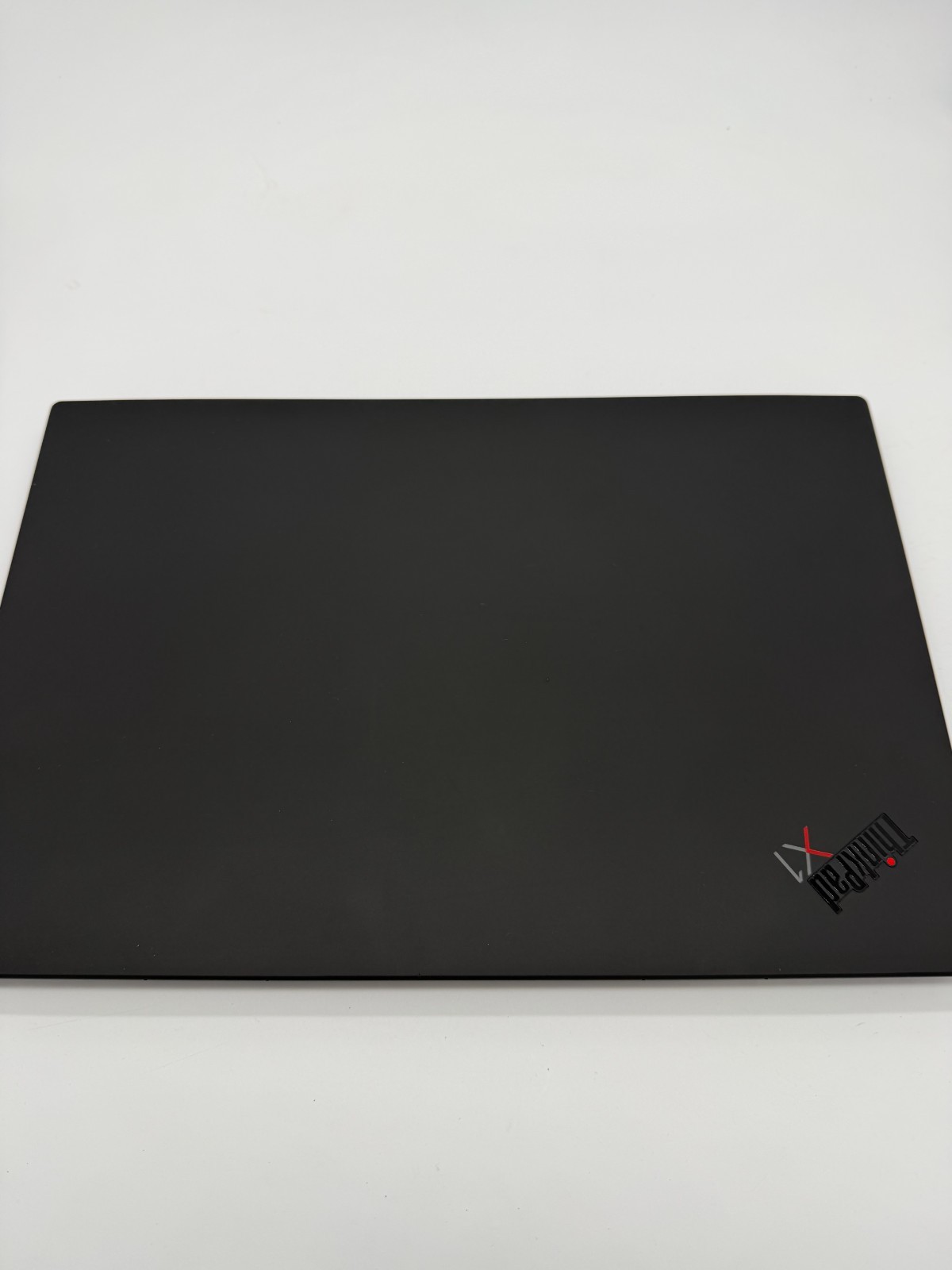 Lenovo ThinkPad X1 Carbon Gen 8- 14″ i7-10510U 16GB RAM 1TB SSD Windows 11 Pro